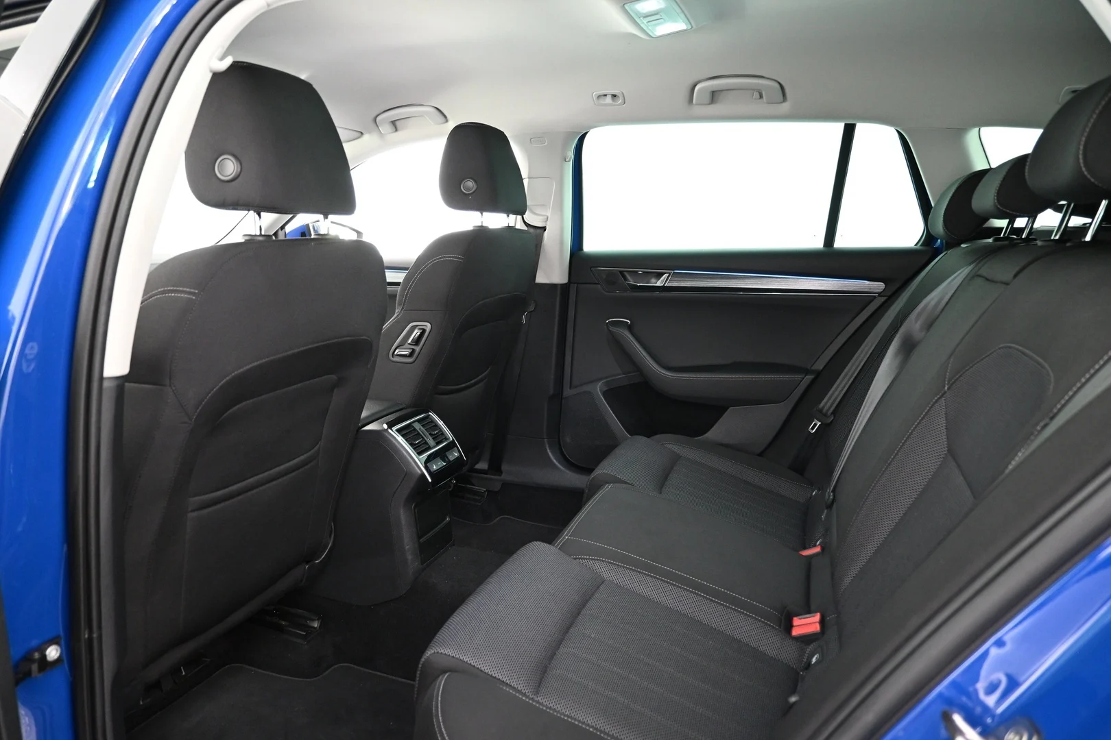 Car Image - QwY1cvke2E2trfcz2M1sv