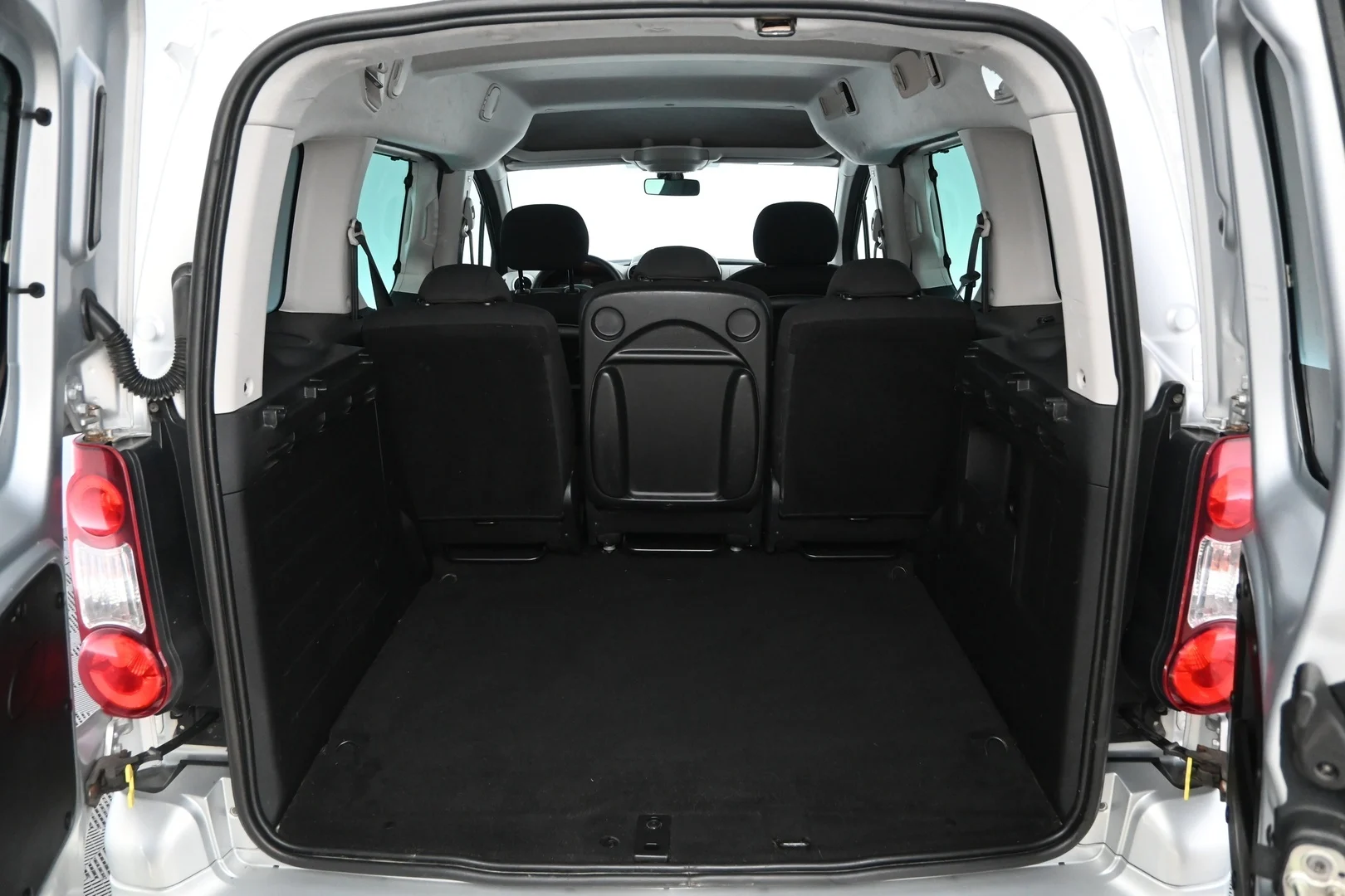 Car Image - 6cwppiF64RHFOBicTgQhcQ