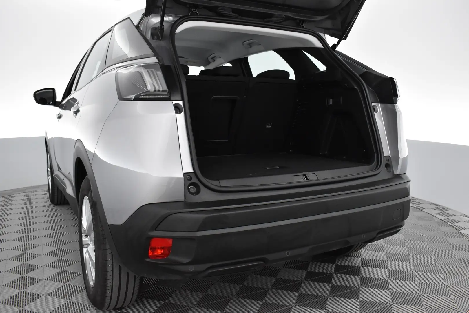 Car Image - 15rTdVIUWDPN3qFciWtYXb