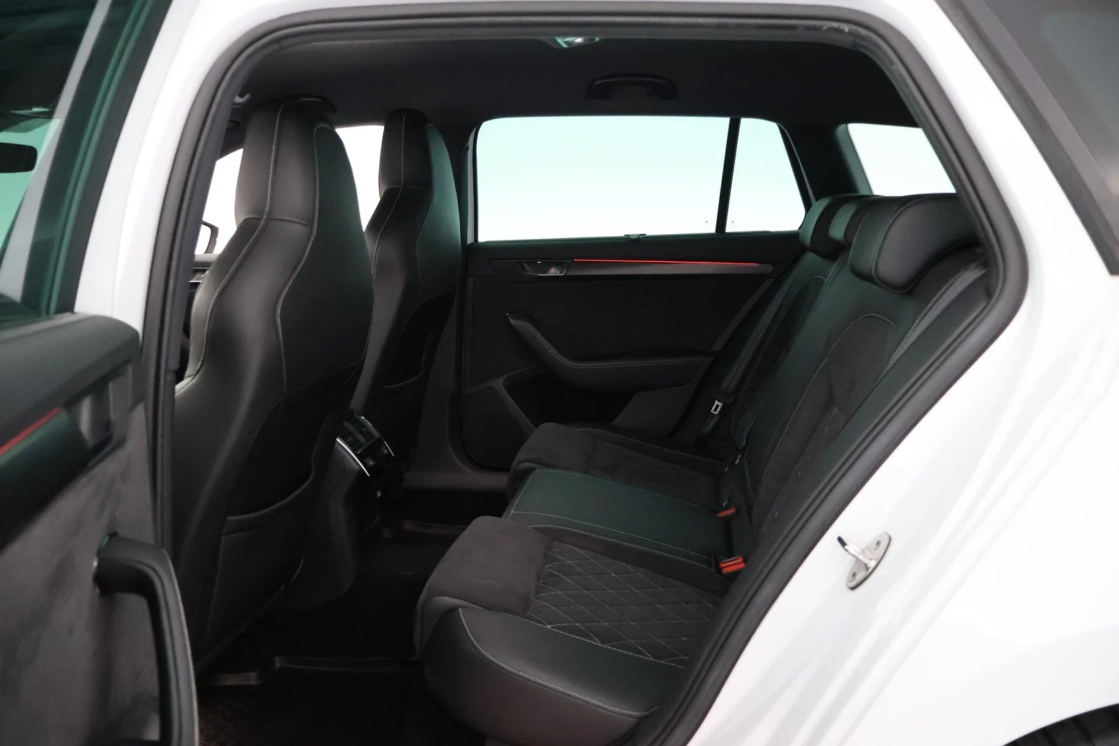 Car Image - 7FnYm6V1rkDS4VkWWBdUX4