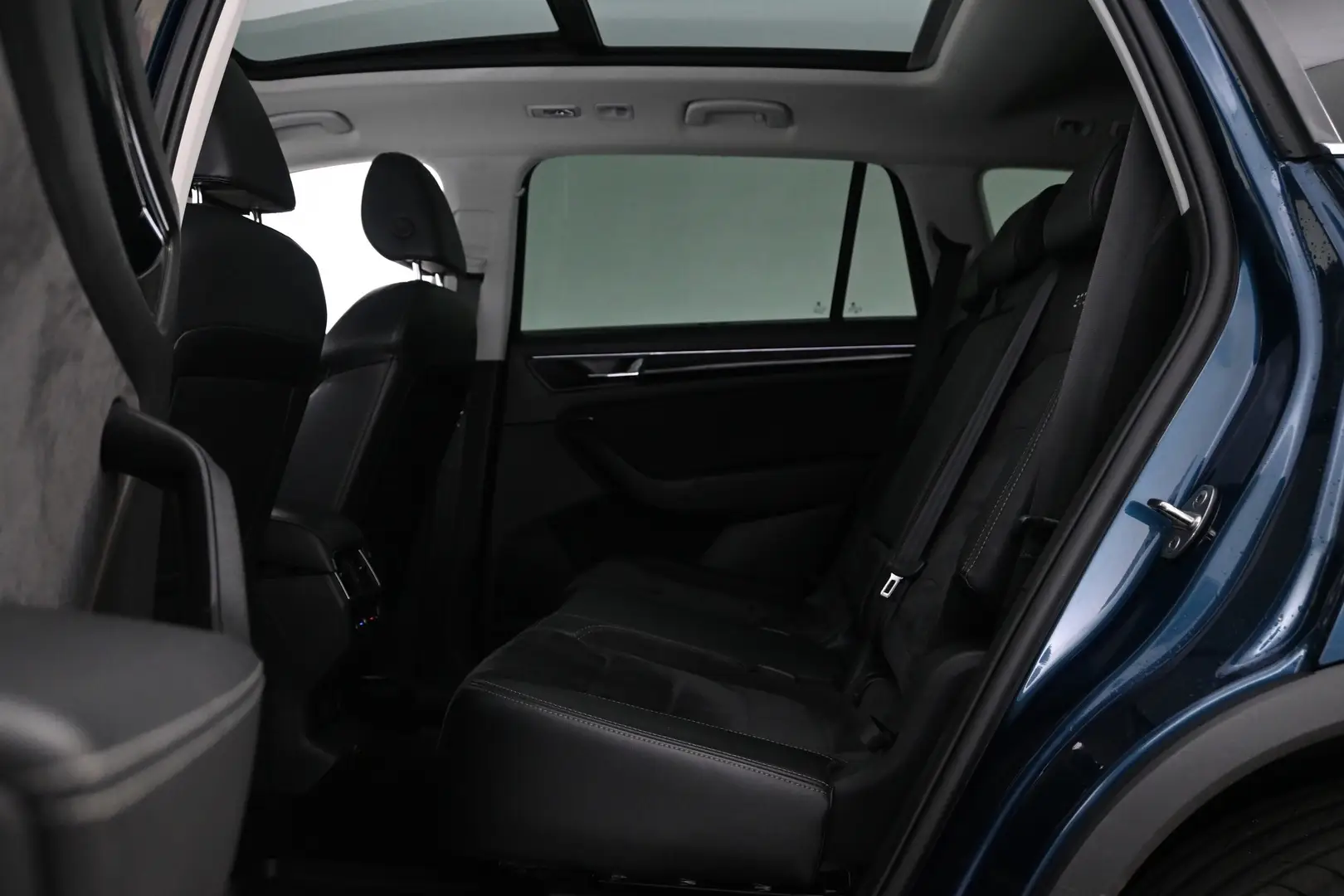Car Image - 1Y4iDyslS0i4sURLlJblEF