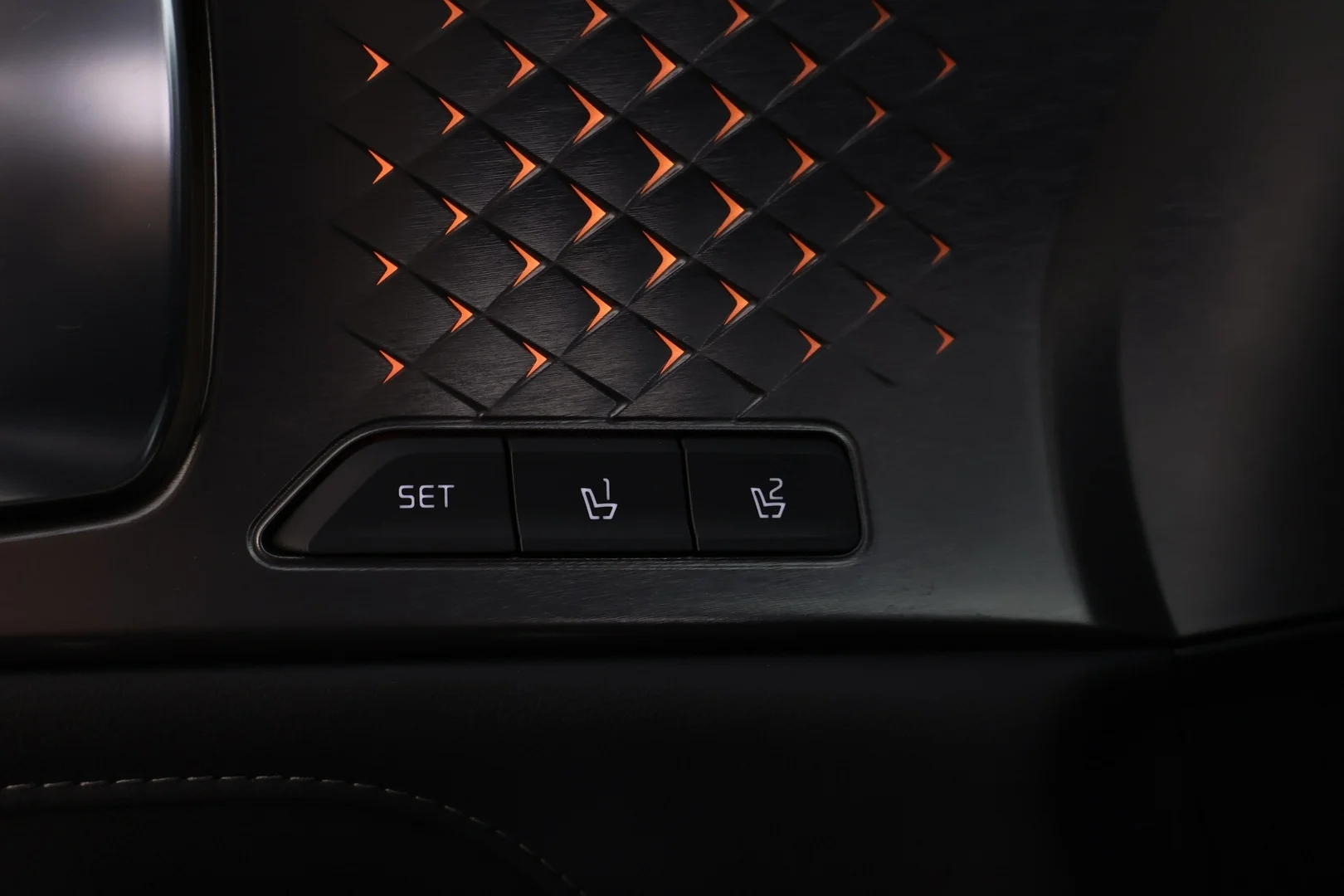 Car Image - 1A9ylQQb1DFi6UddE2rNRq