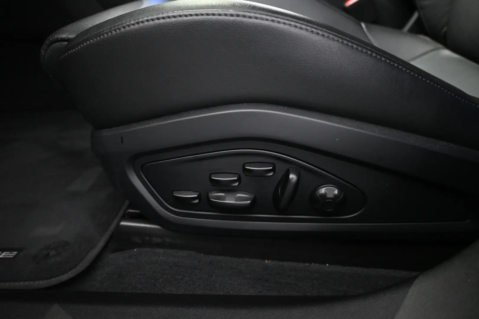 Car Image - 3lQr6uG5JwcCvFZ7Uwqp27