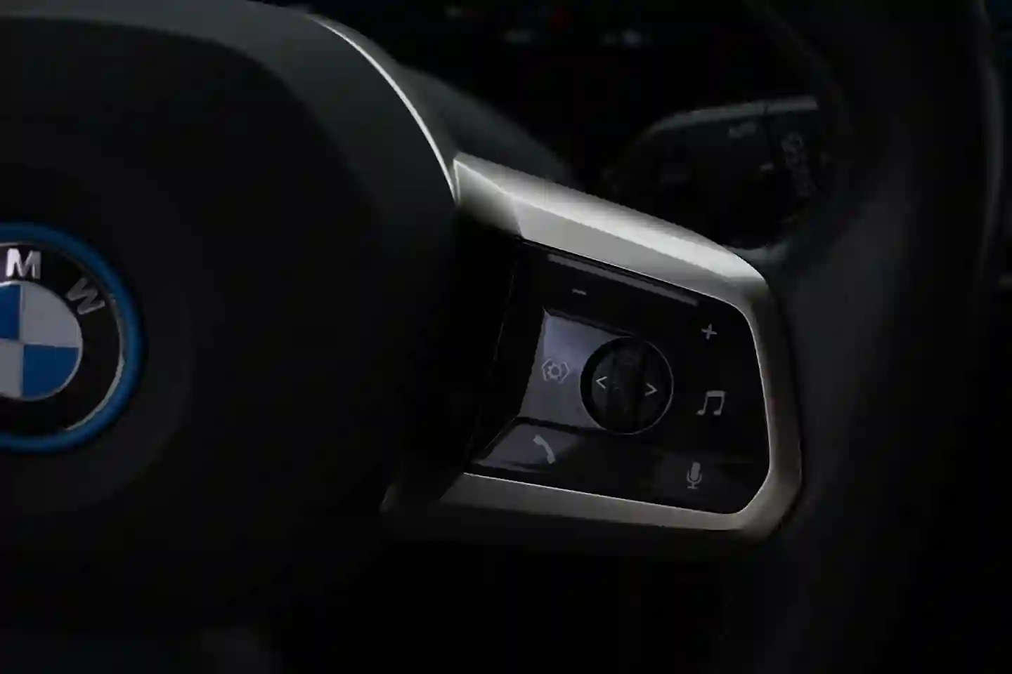 Car Image - 4OgSVNGUK6570mB9iSJx8p