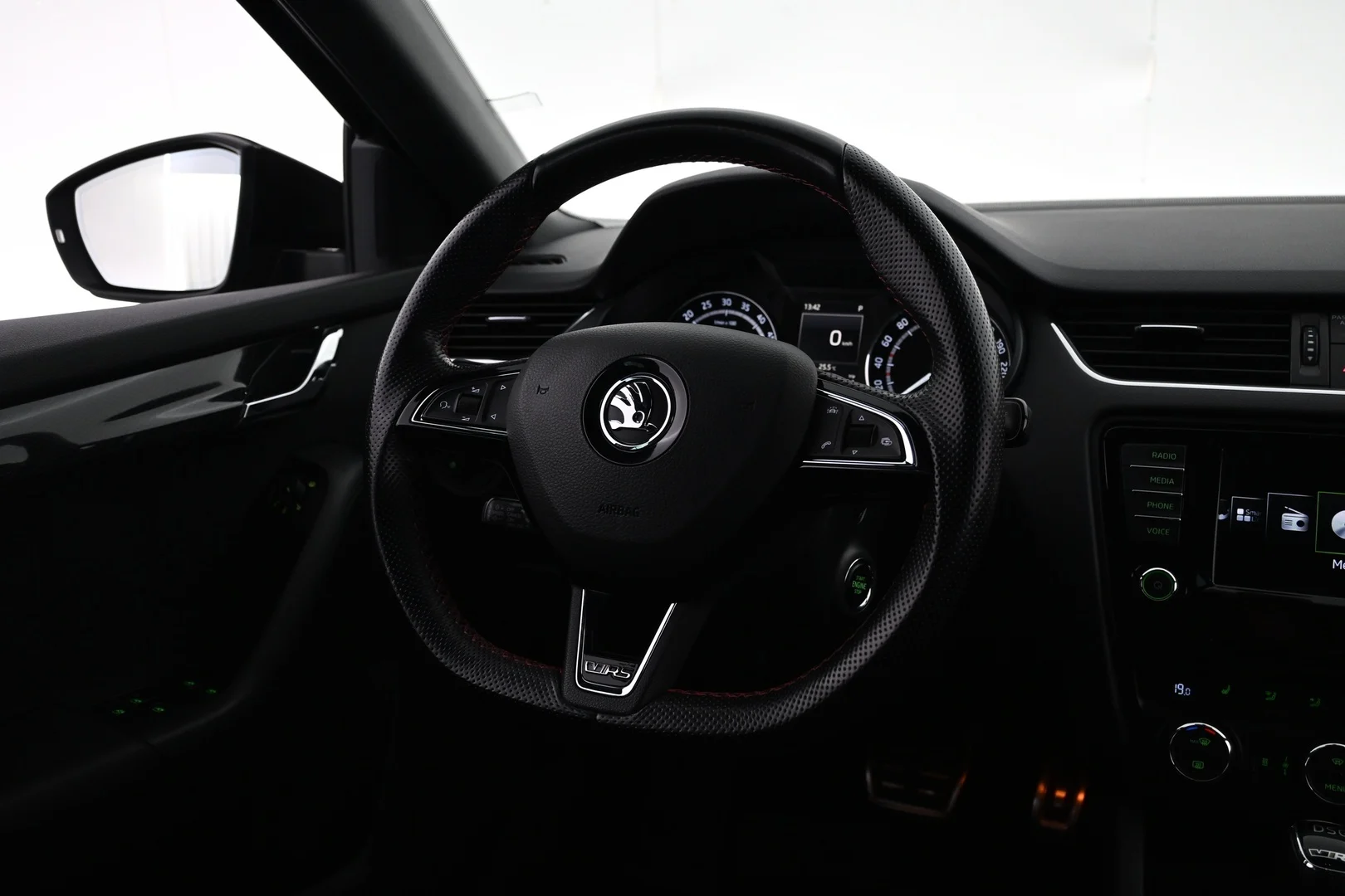 Car Image - 5FqOdjkRpViTDhv3EyY7Av