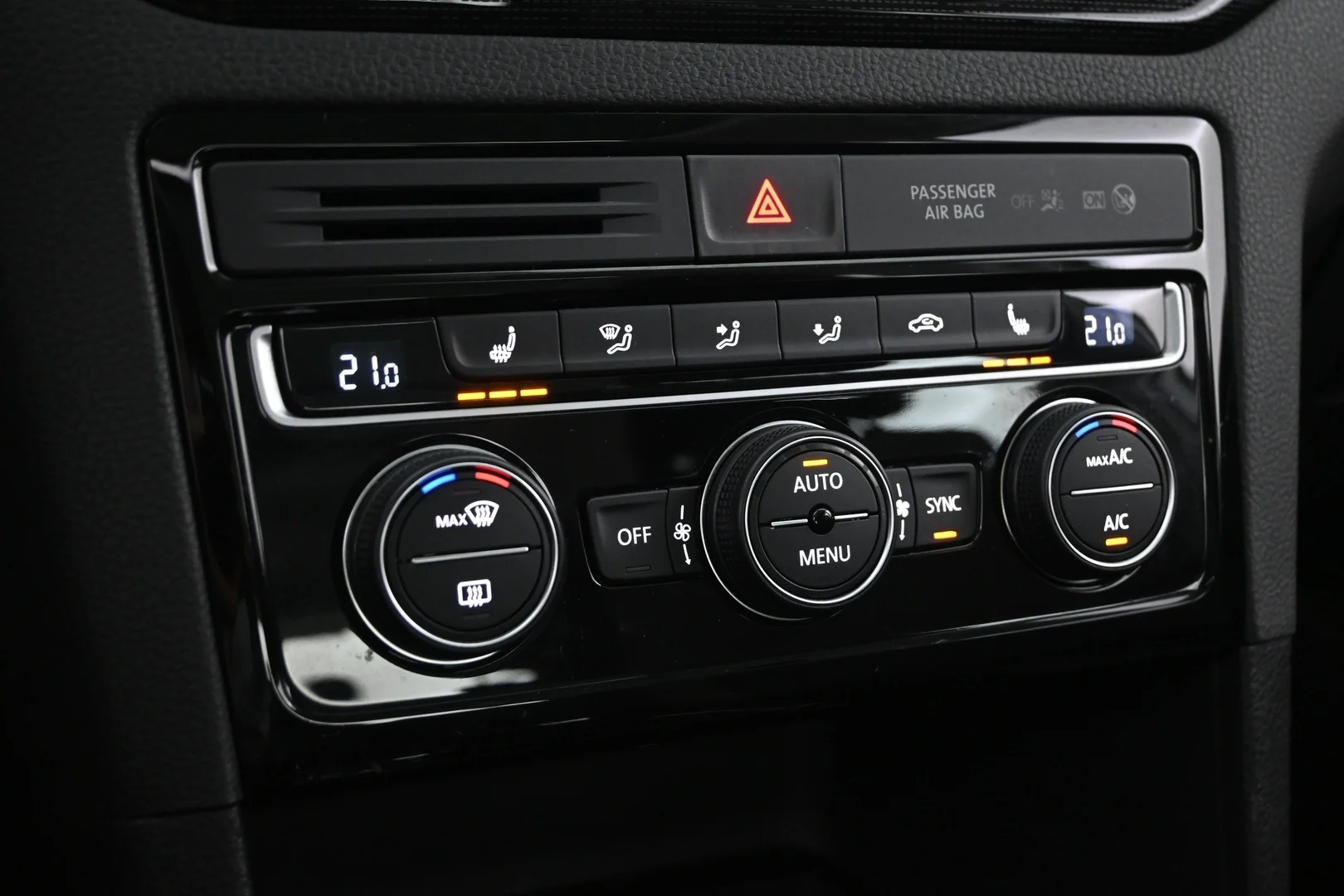 Car Image - 1AYyg5kIrKfl1UJXG73R1u