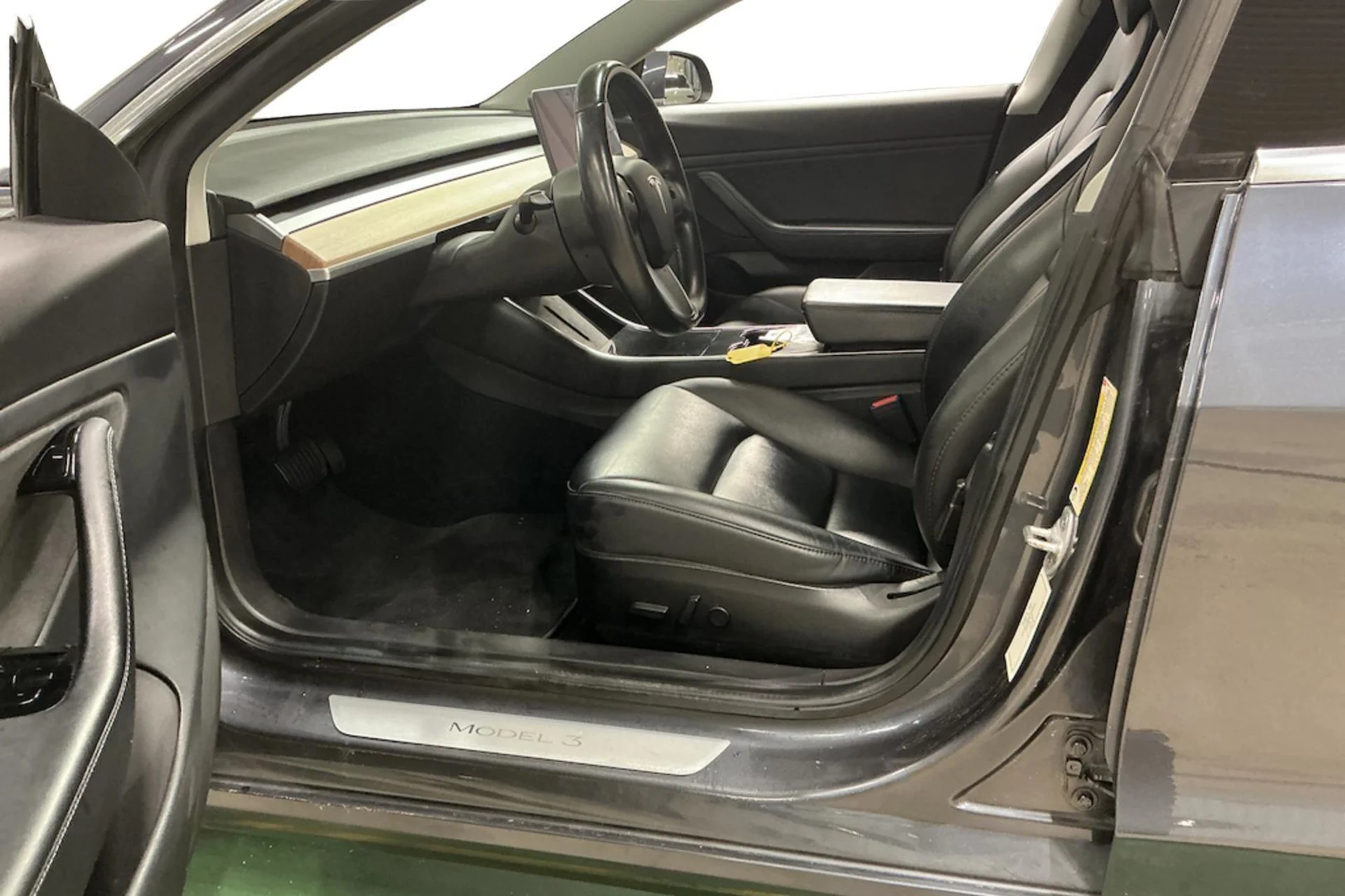 Car Image - 3KwwUovmcH62GREb9YFPmO