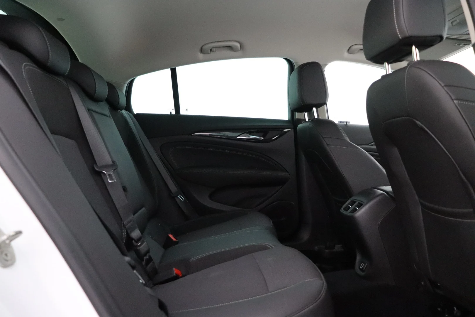 Car Image - 76uv2r0C7kKedxoTFnXVFf