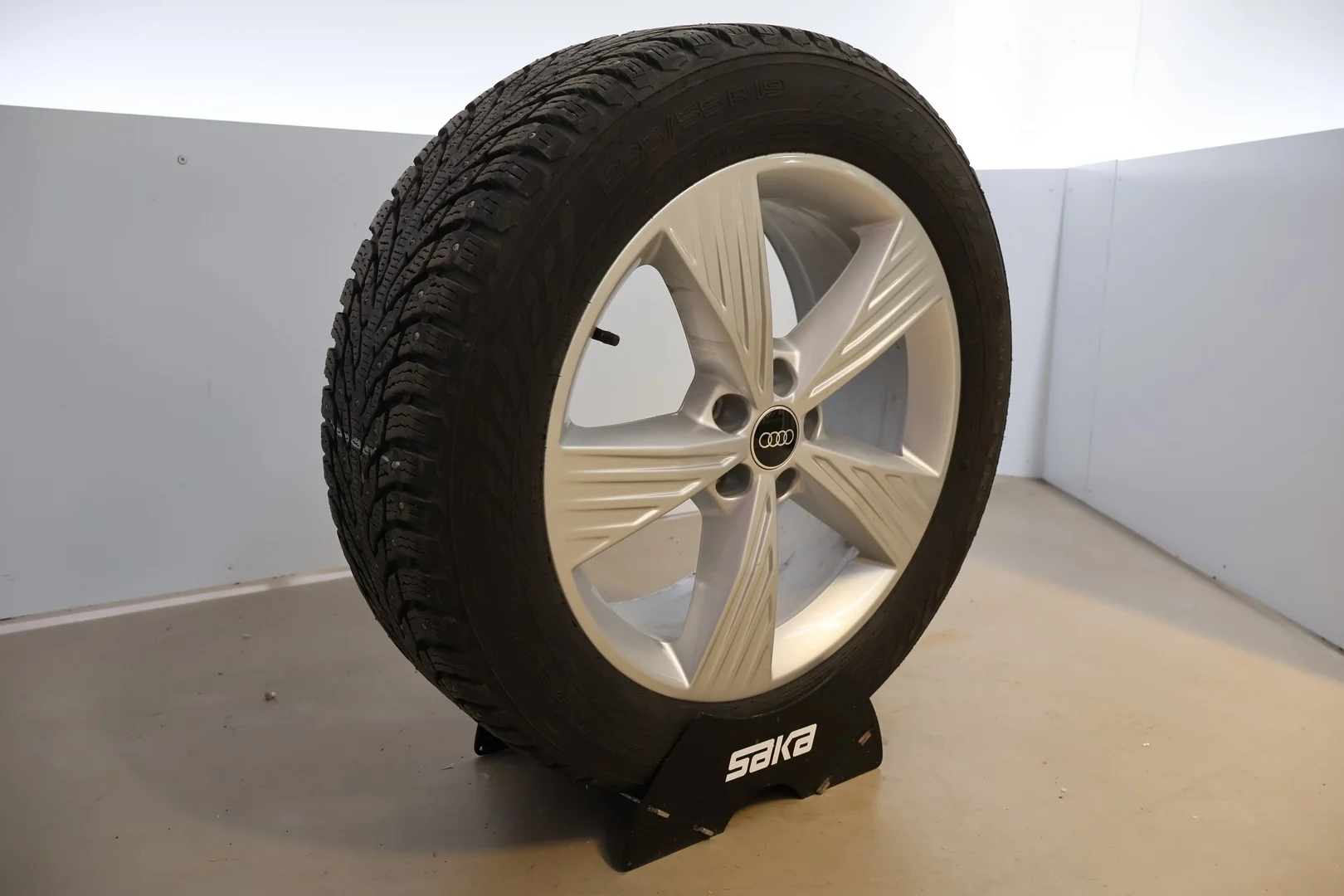 Car Image - 19KV4wkYGcUvCvzCymyNt6