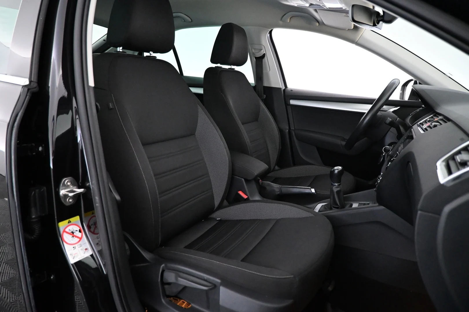 Car Image - 78N75HaQDzLRg2IhdgeUdB