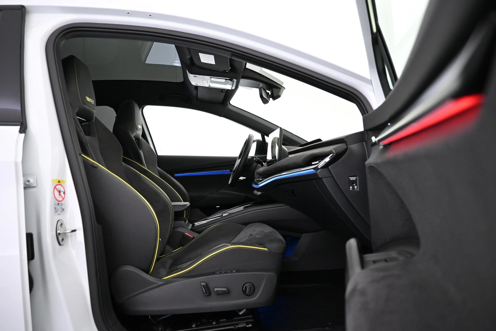 Car Image - 1kbSoFtUINE9LelmyXzpzg