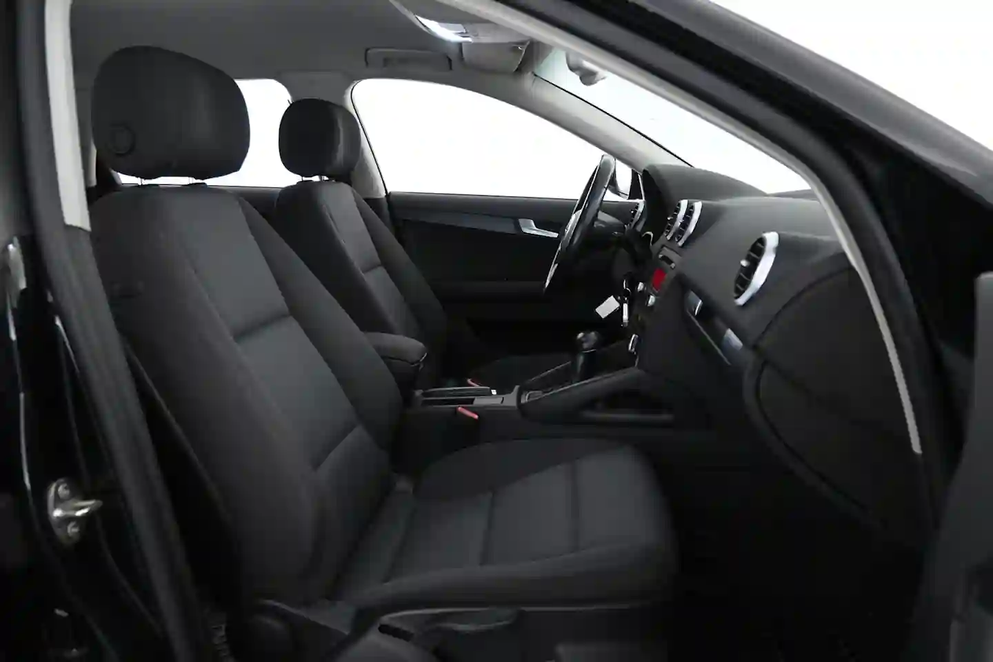 Car Image - 2kCL4xnrn2DbkslX2YoTpR