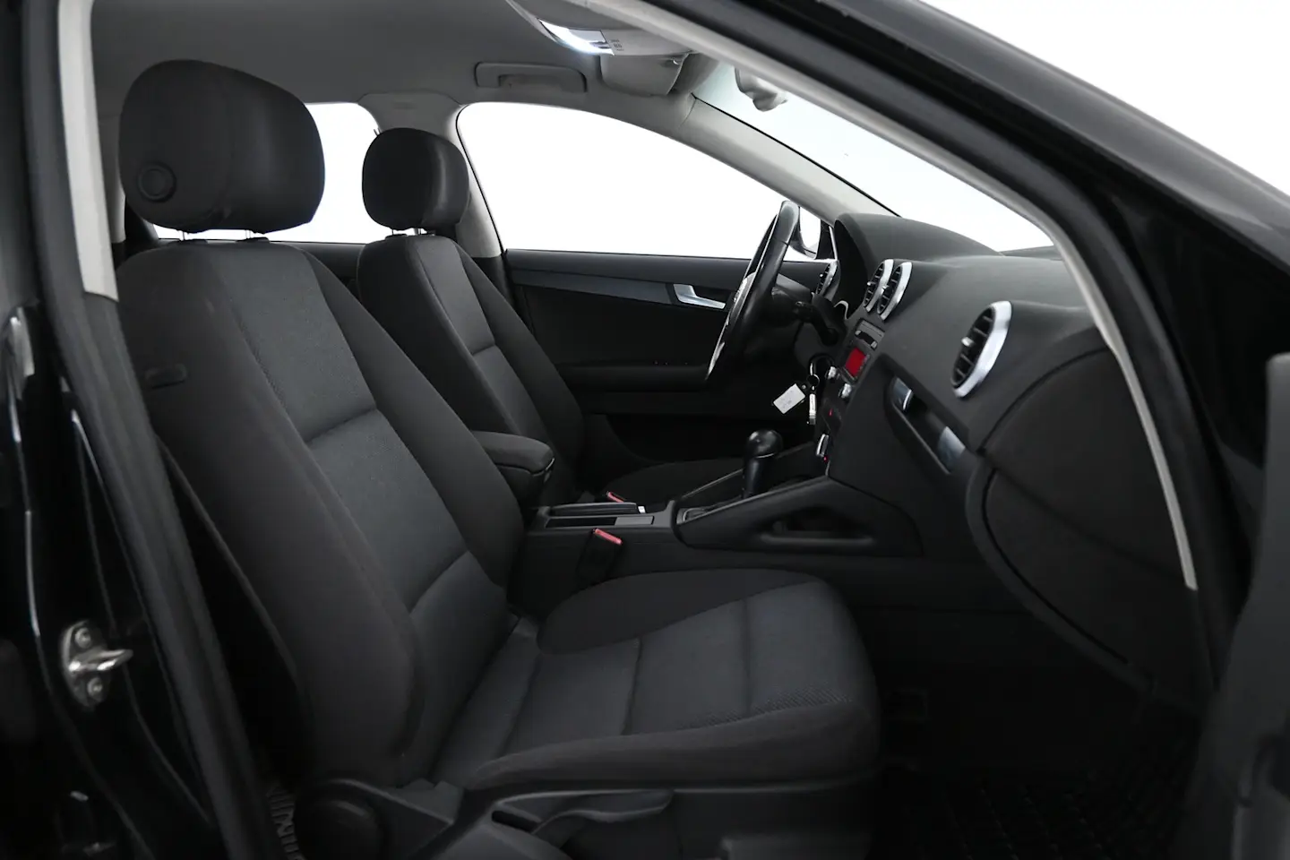 Car Image - 2kCL4xnrn2DbkslX2YoTpR