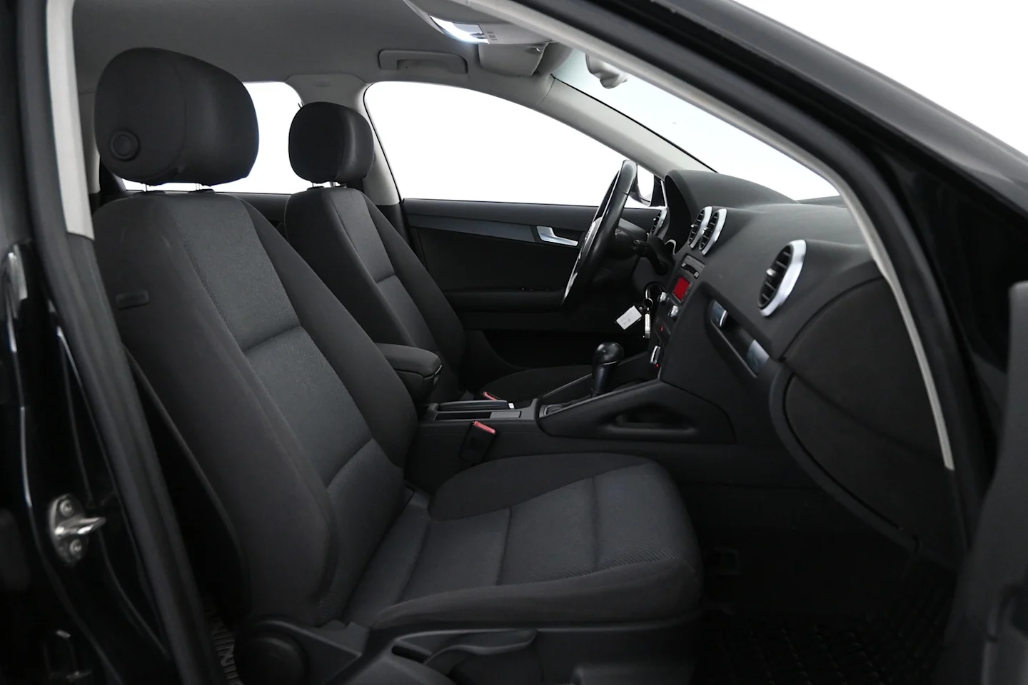 Car Image - 2kCL4xnrn2DbkslX2YoTpR