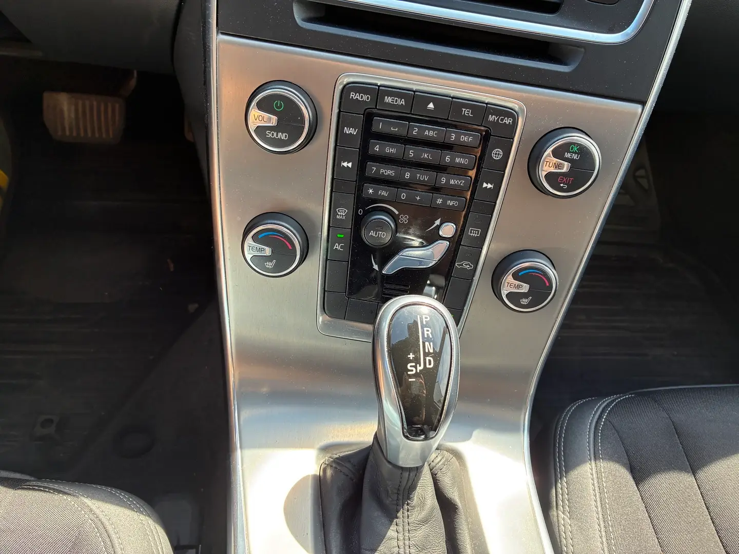 Car Image - 22S2LVISUH4Dzr4PkqtDE7