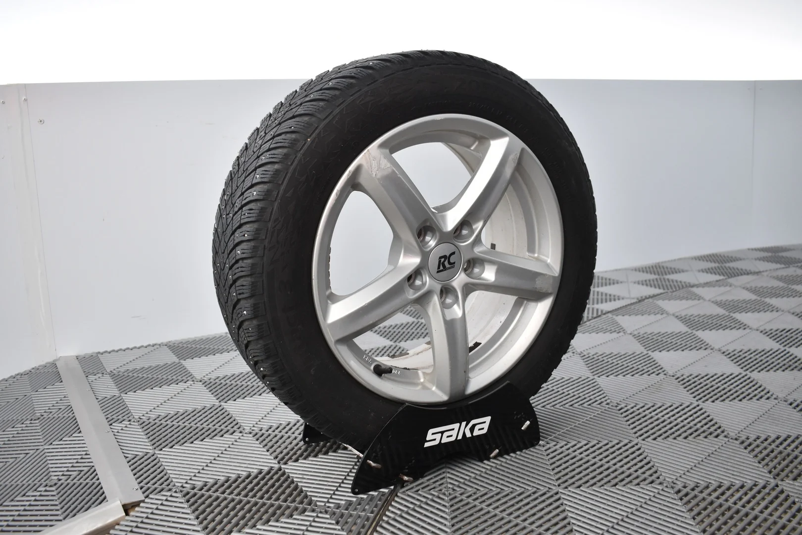 Car Image - F2QE29ZCH6Ply35t4jlJ1