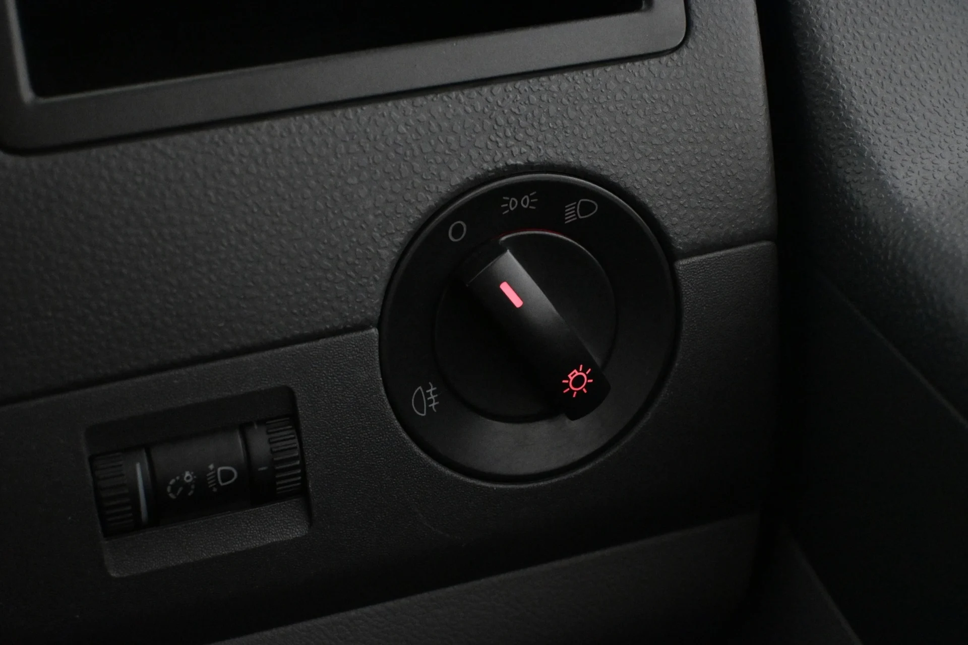 Car Image - 6jP8Zxtb0y1eIMGzmc1doN