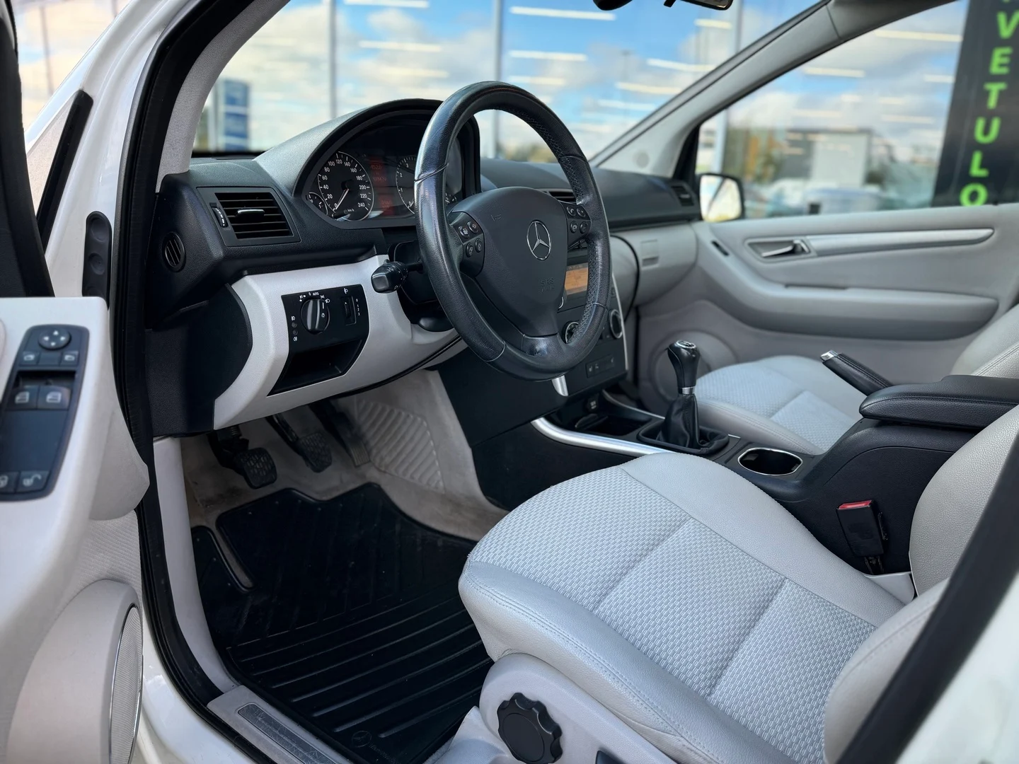 Car Image - 18Ky3iuPFMq1fnwsHCTNT1