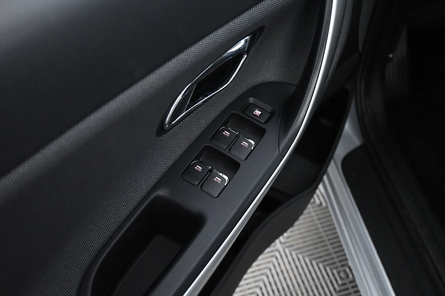 Car Image - N6EtLPUhw4DhRCRuXdISM