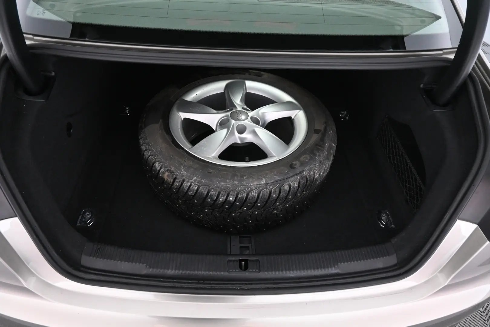 Car Image - 6V11CDQ2tbCqj8EPqGBcCs