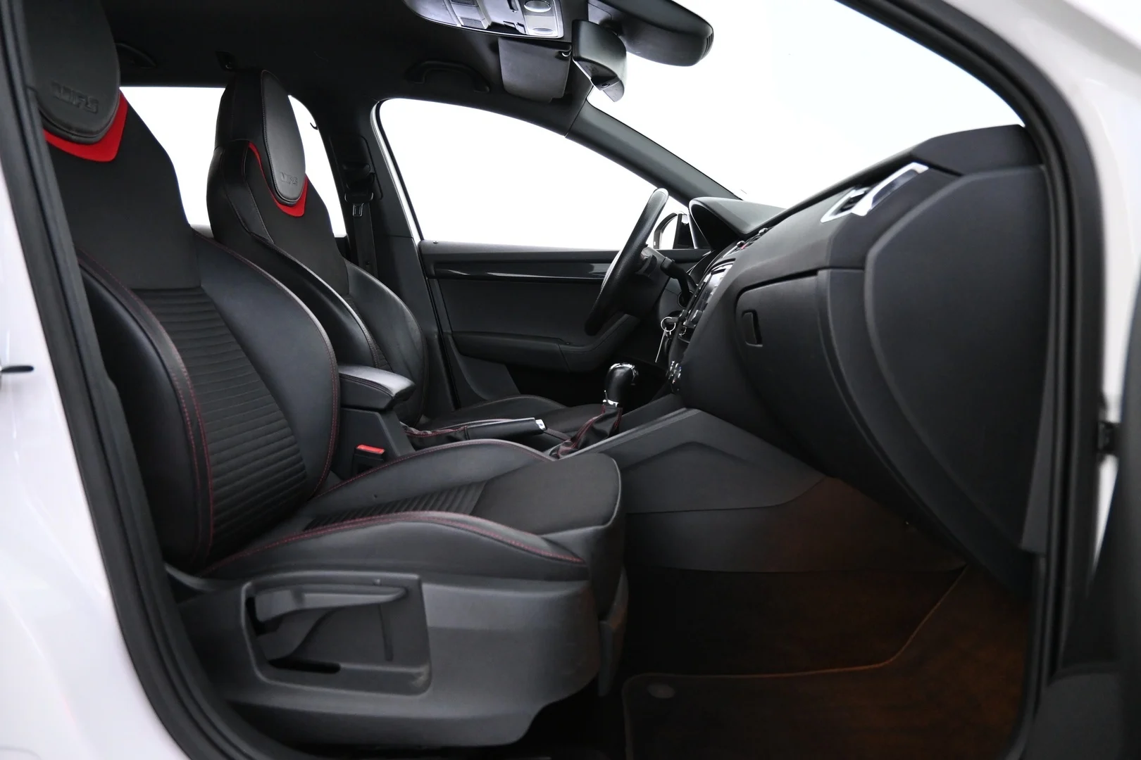 Car Image - 5iLkLB9NDhx3o2EfdumDFg
