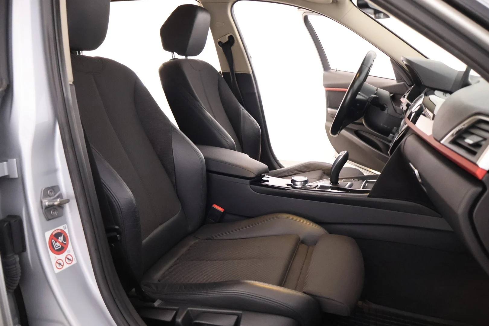 Car Image - 25Gv02QOLDDzm9FhekDGTM