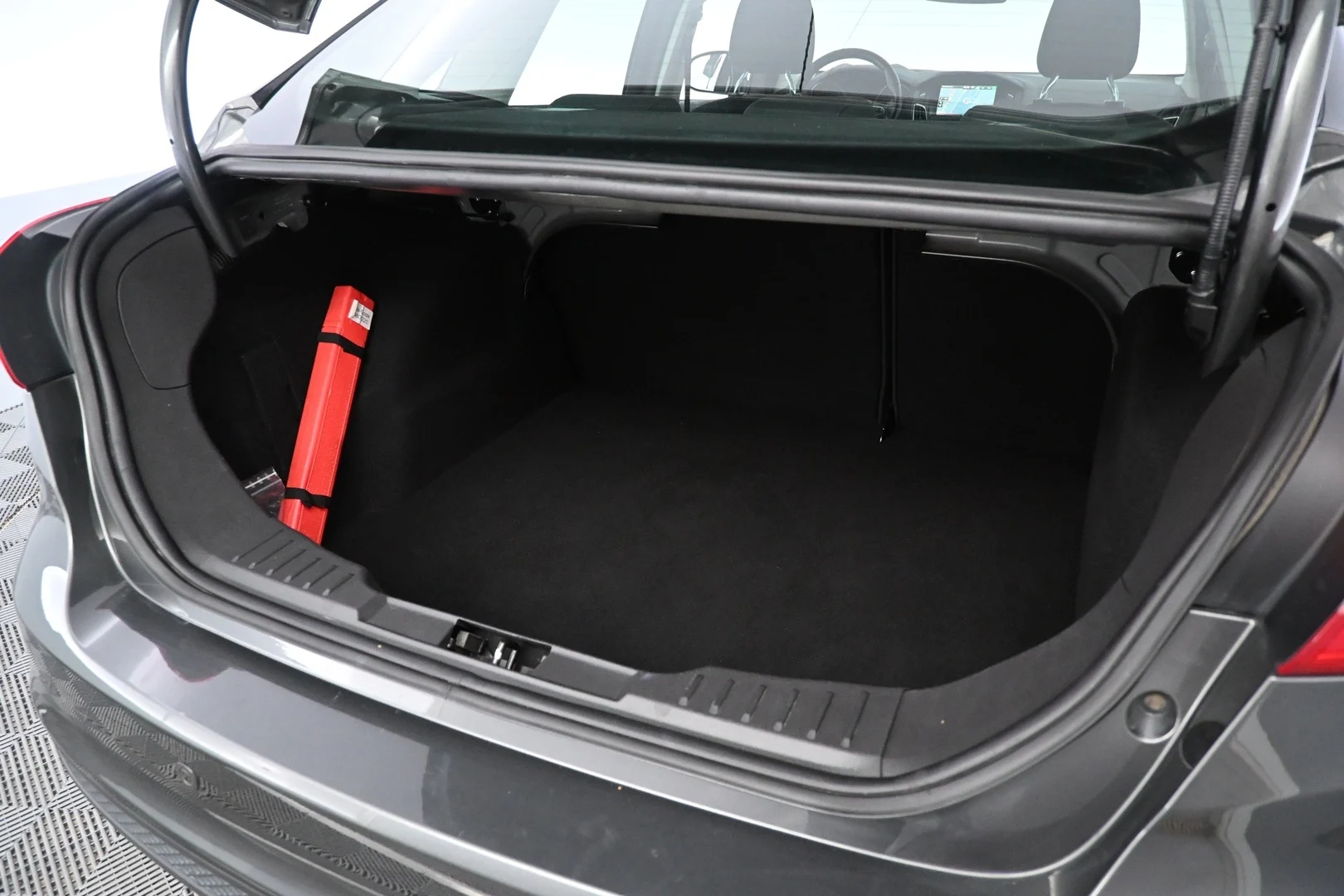 Car Image - 4D241PWdt0pzacVQFliRW3