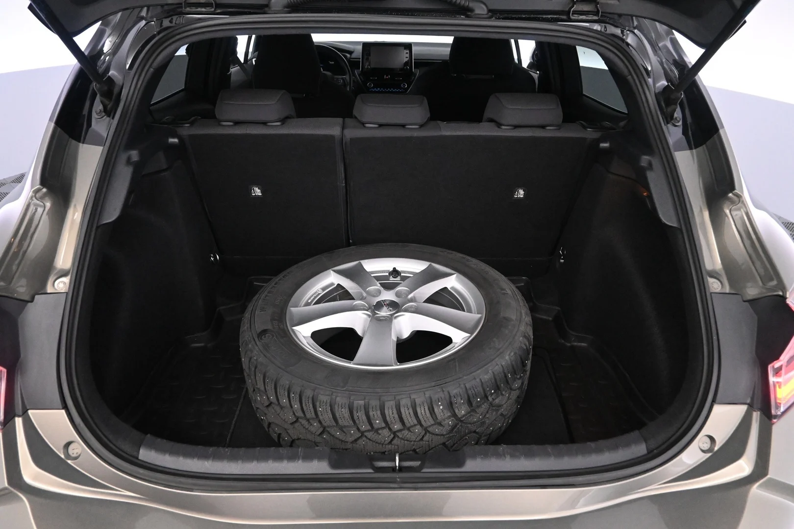 Car Image - 4efchPgBh3B0PKwiBlJhpX