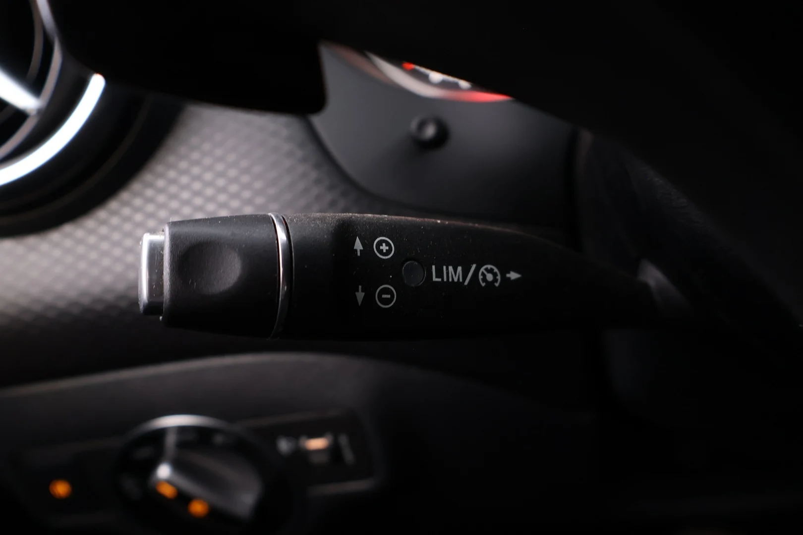Car Image - 6PfW4yoqXeNzDzgkUI8Hcy