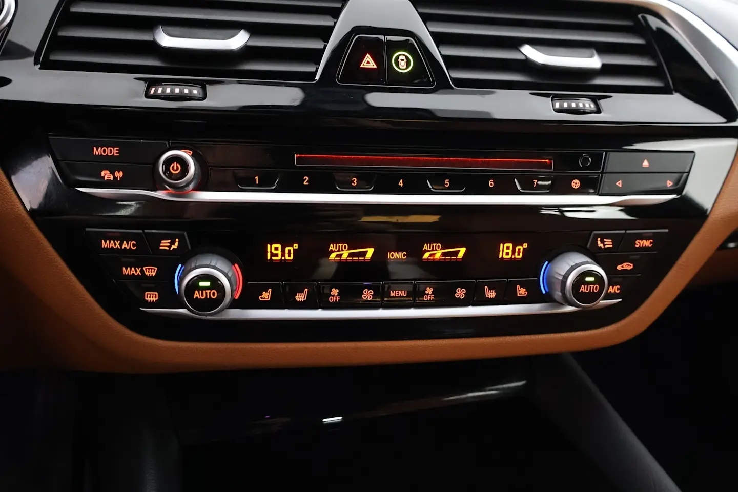 Car Image - 6zjOYggbvM9JO1jflRU1oH