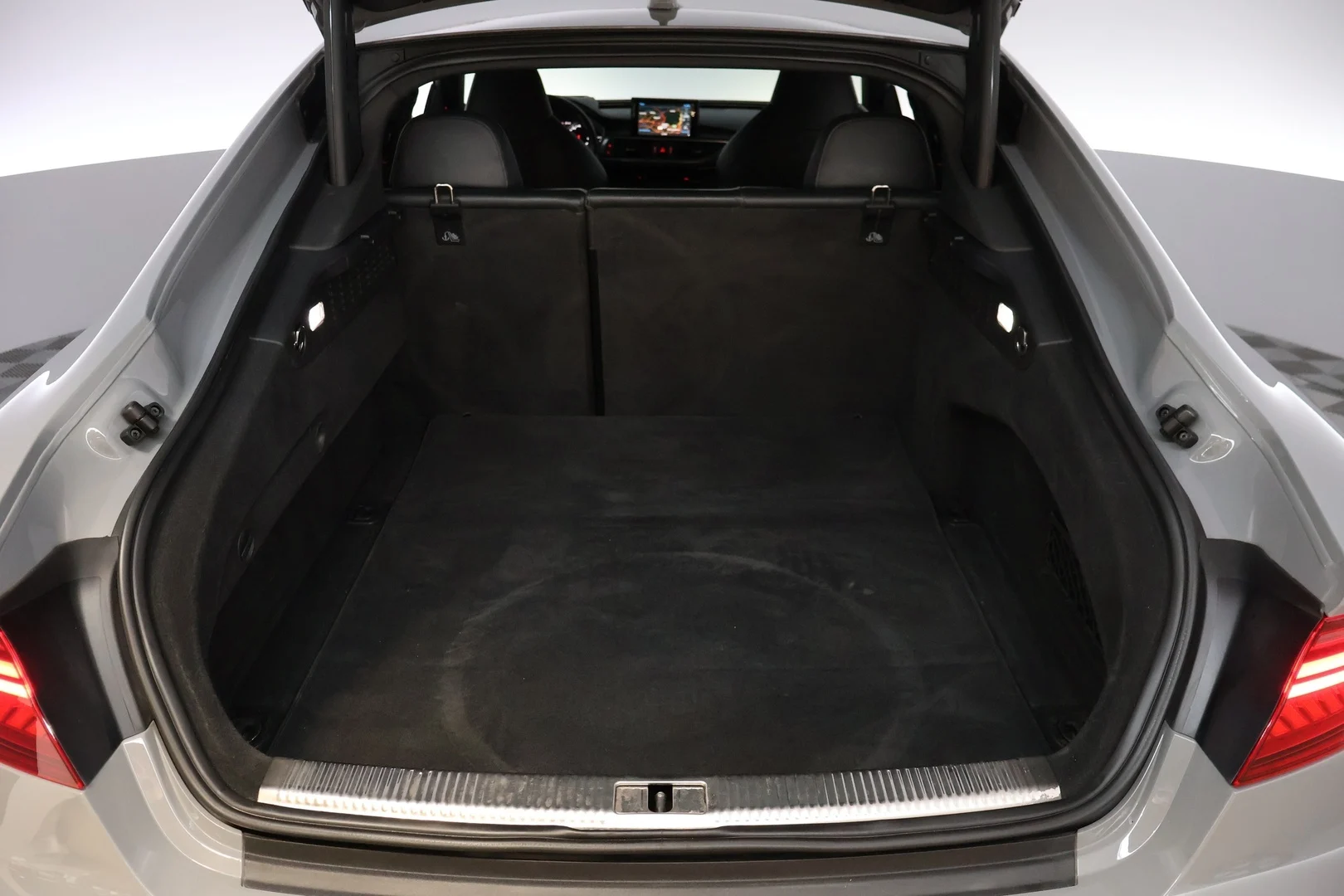 Car Image - 1KIWYy40vI8KJe6lNGoldi