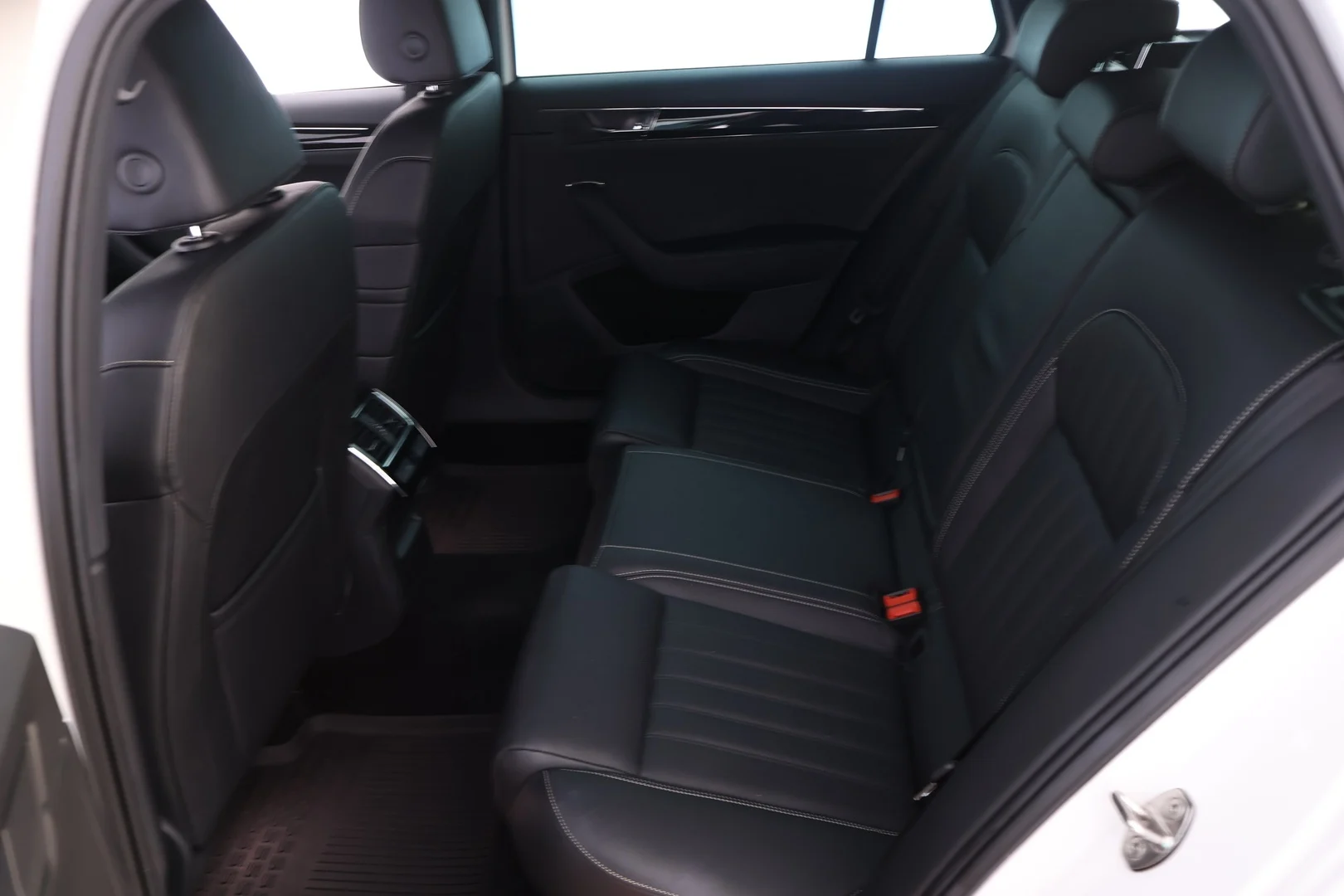 Car Image - 1JFwhLFU8J4lS9lQuDmFN9