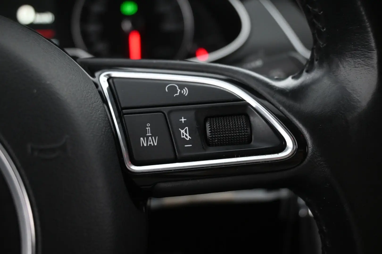 Car Image - 1hcHgq3bAax6OQIHC57EY2