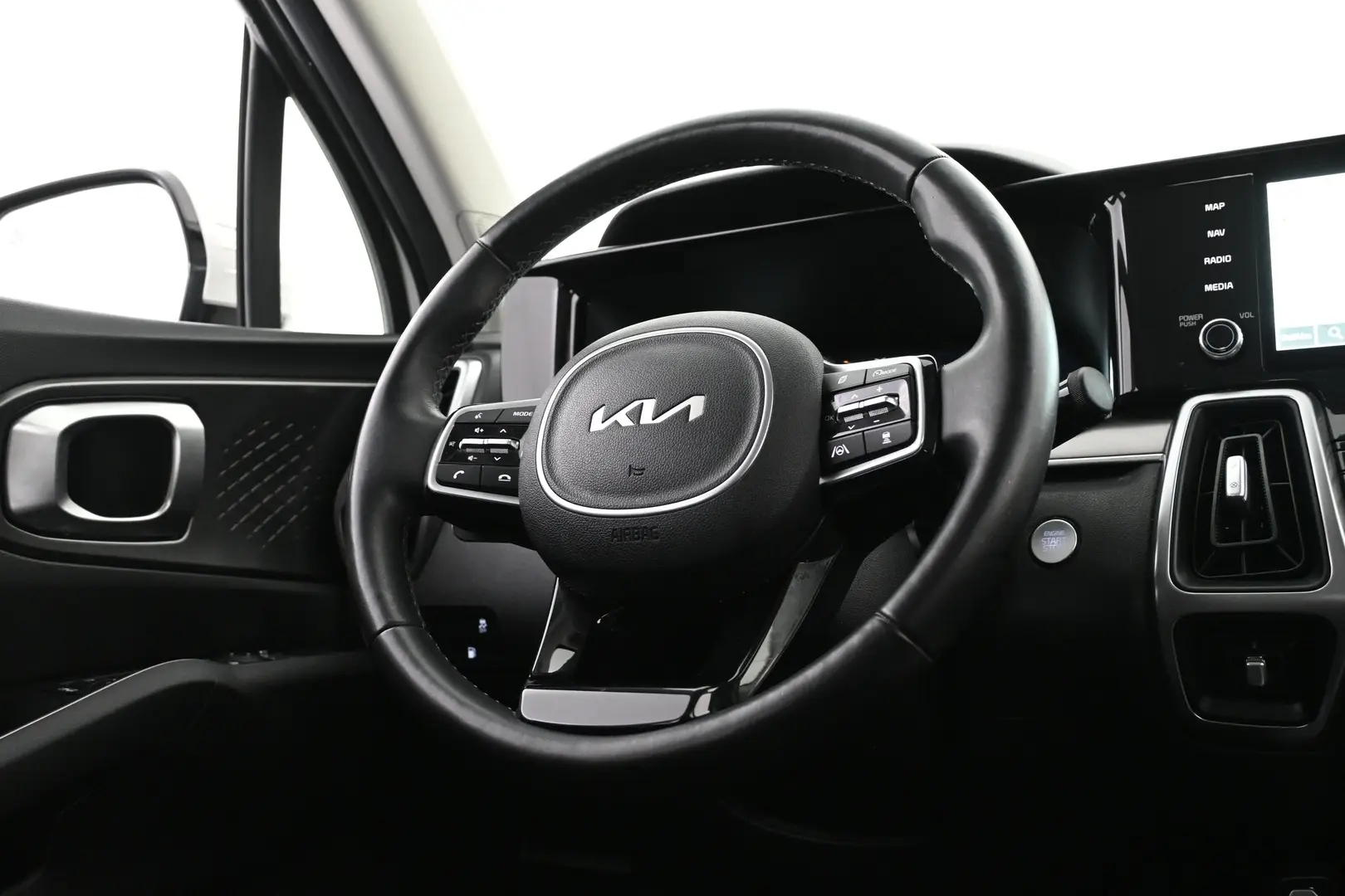 Car Image - 3P4PIMcS3LyDyEdvNjOeZu