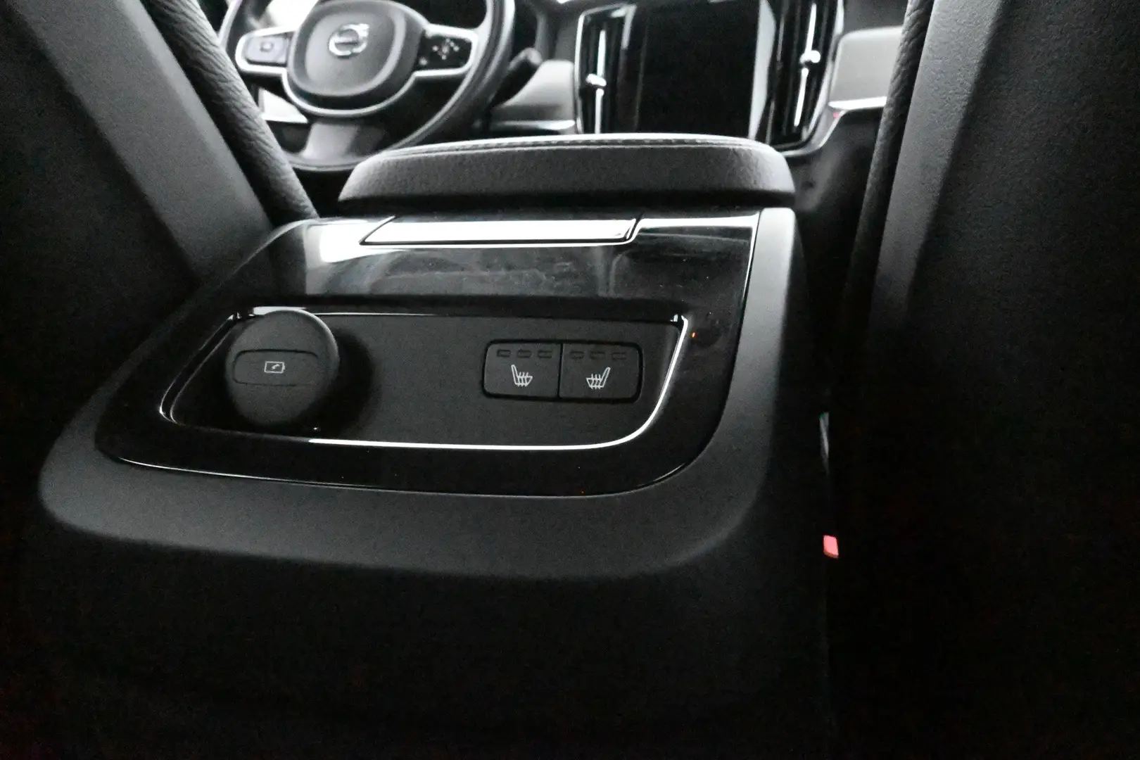 Car Image - 4QJUndrVhO4ZPnvocFNWAE