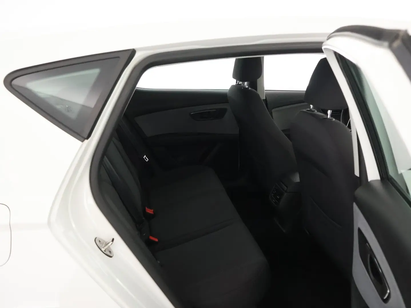 Car Image - 2dtW2we8bRy4avFL33iS6O