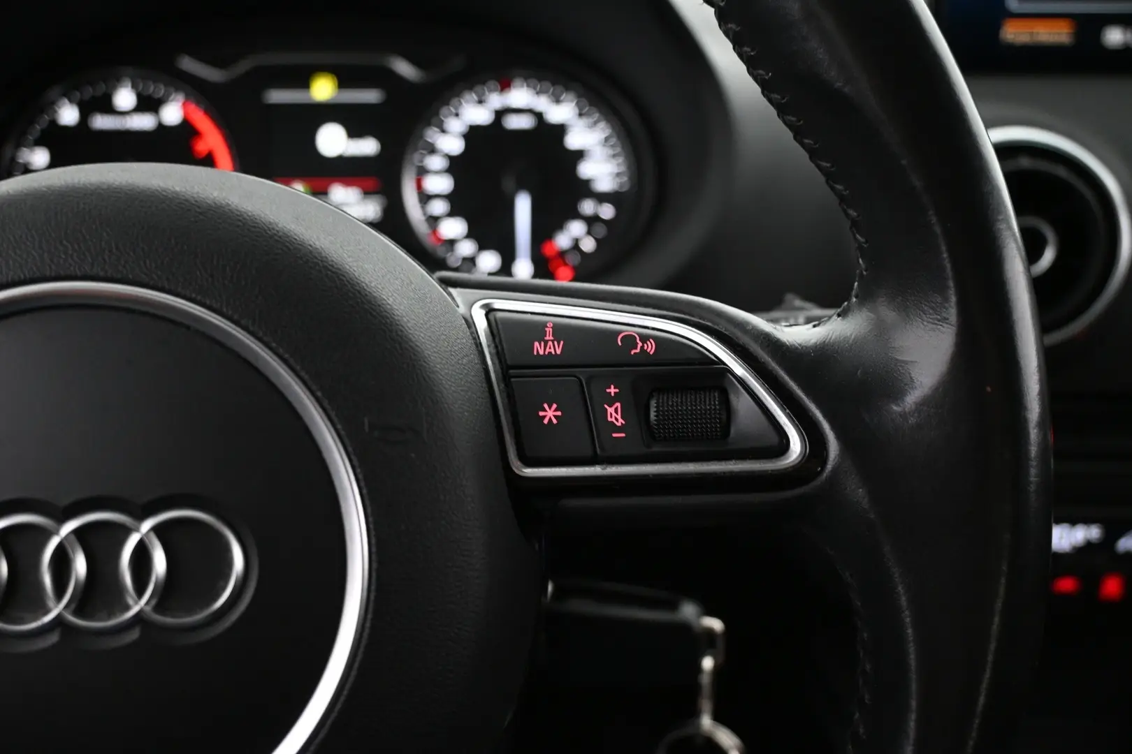 Car Image - 4U4EQKwDX3VPUfxxL0tqkM