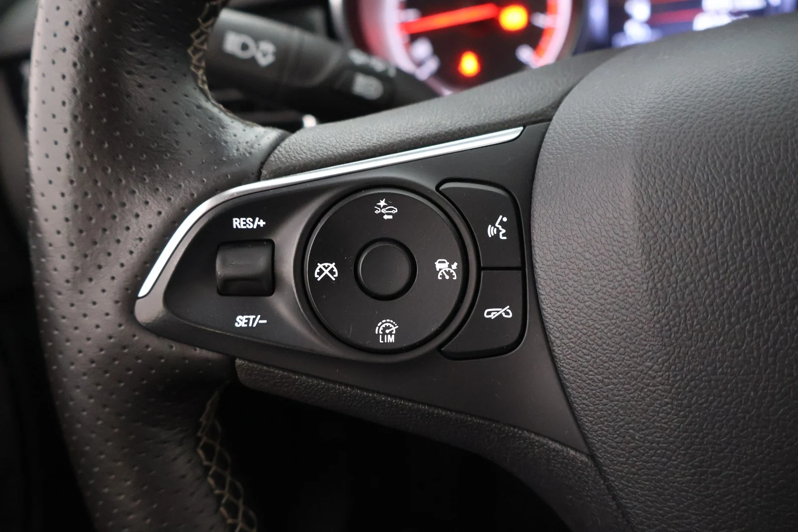Car Image - 4rfiVxeGEvyf1hkcuzsfl5