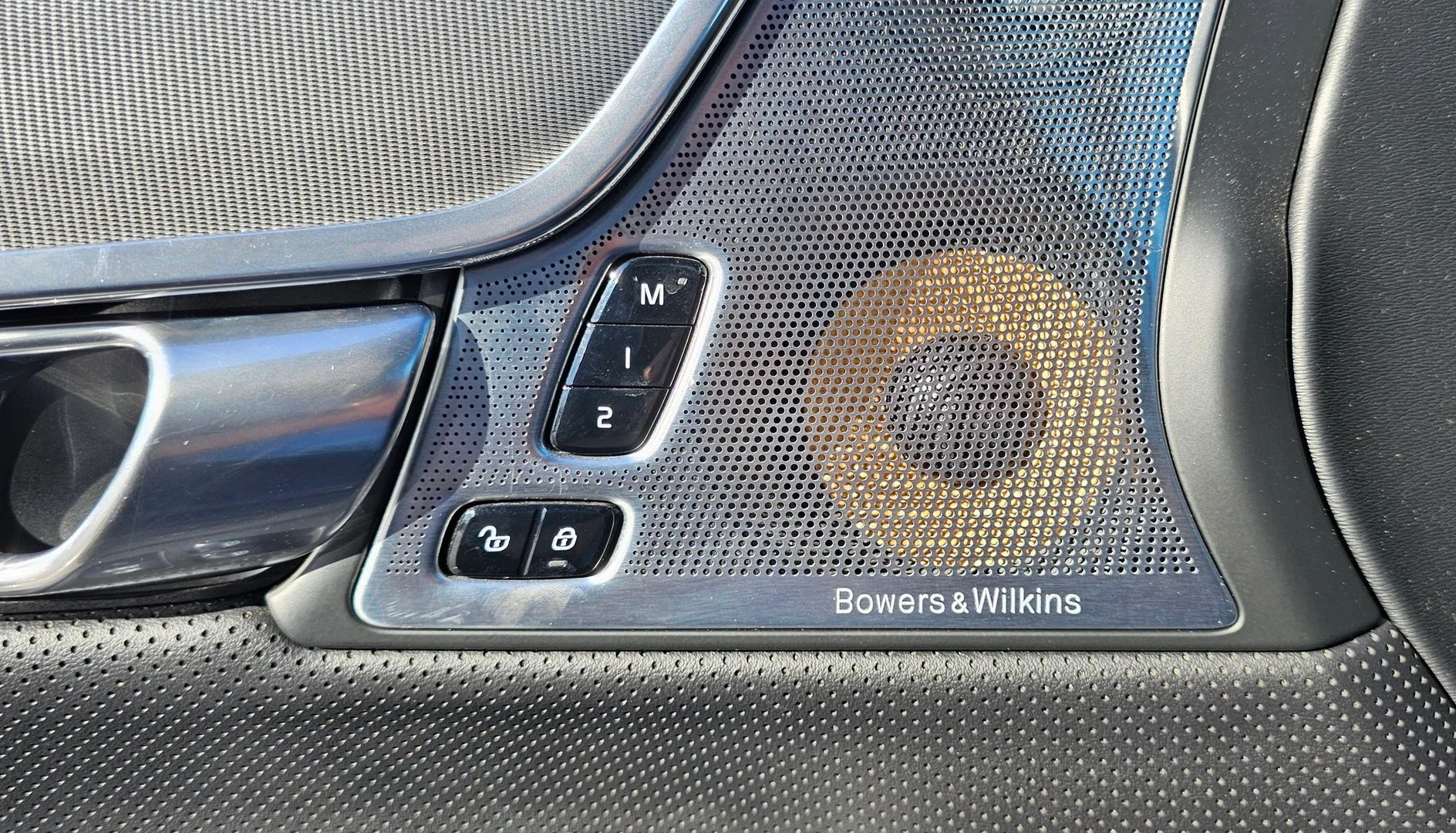Car Image - 2Tpot4M4X83dtiGQxmoOHZ