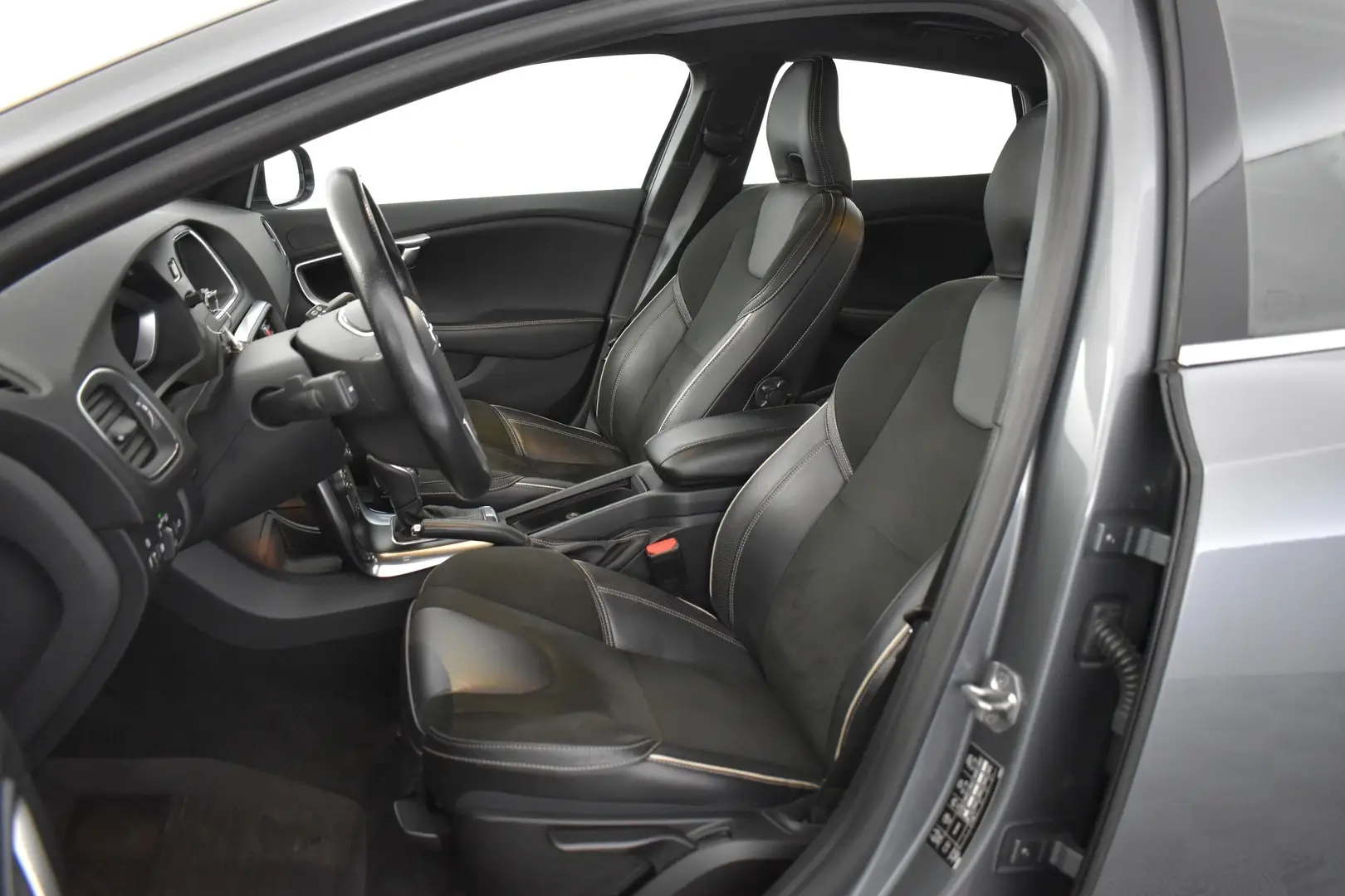 Car Image - 74BR59D8G00Vw0O4zobgDe