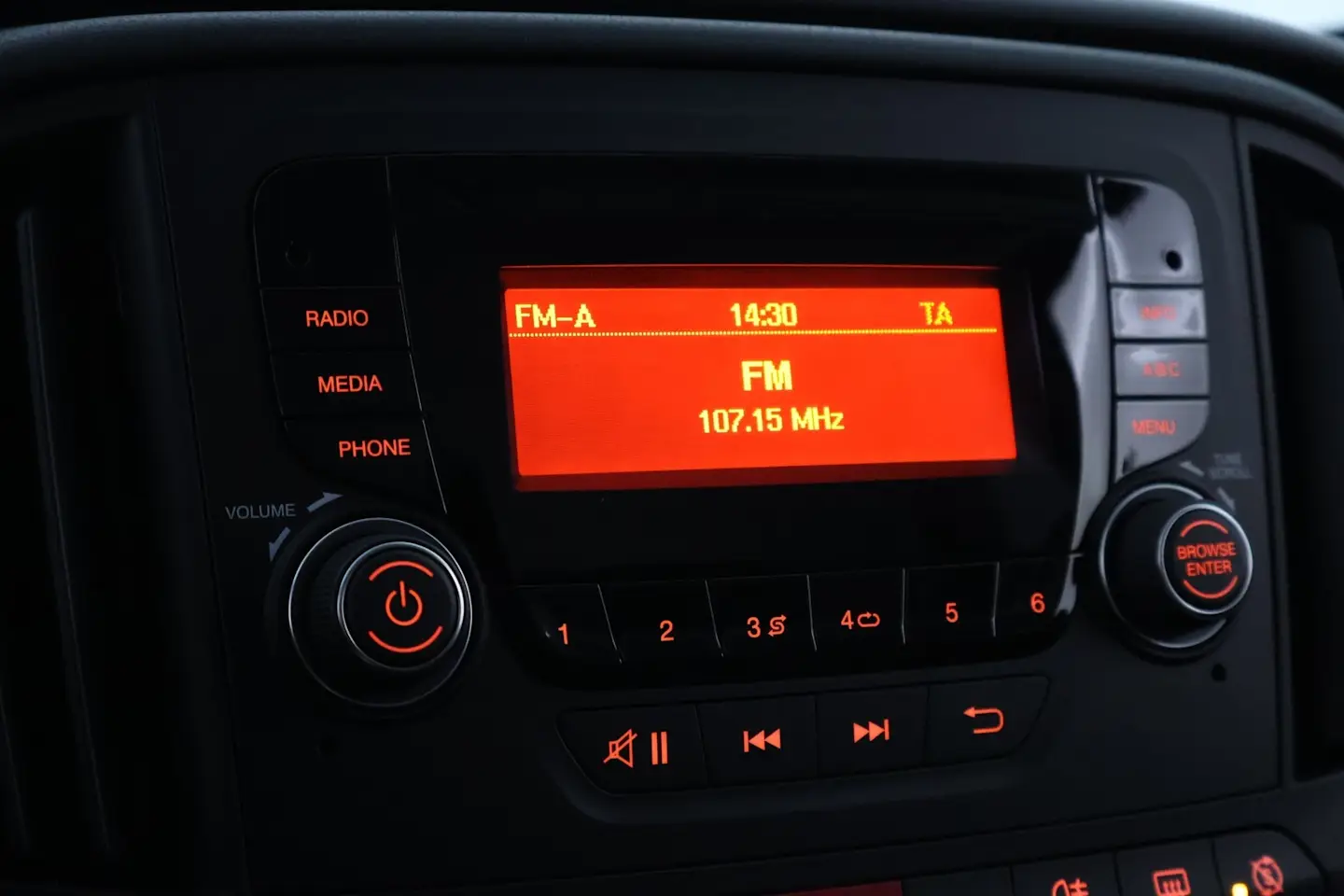 Car Image - 5PJVLxg6FoVoGIE7uzC5Sn