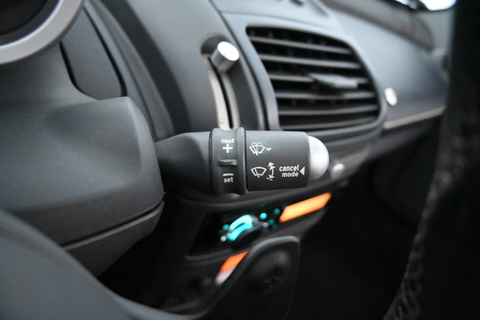 Car Image - 6i4mLLVSkIOxLdad0sbcxv