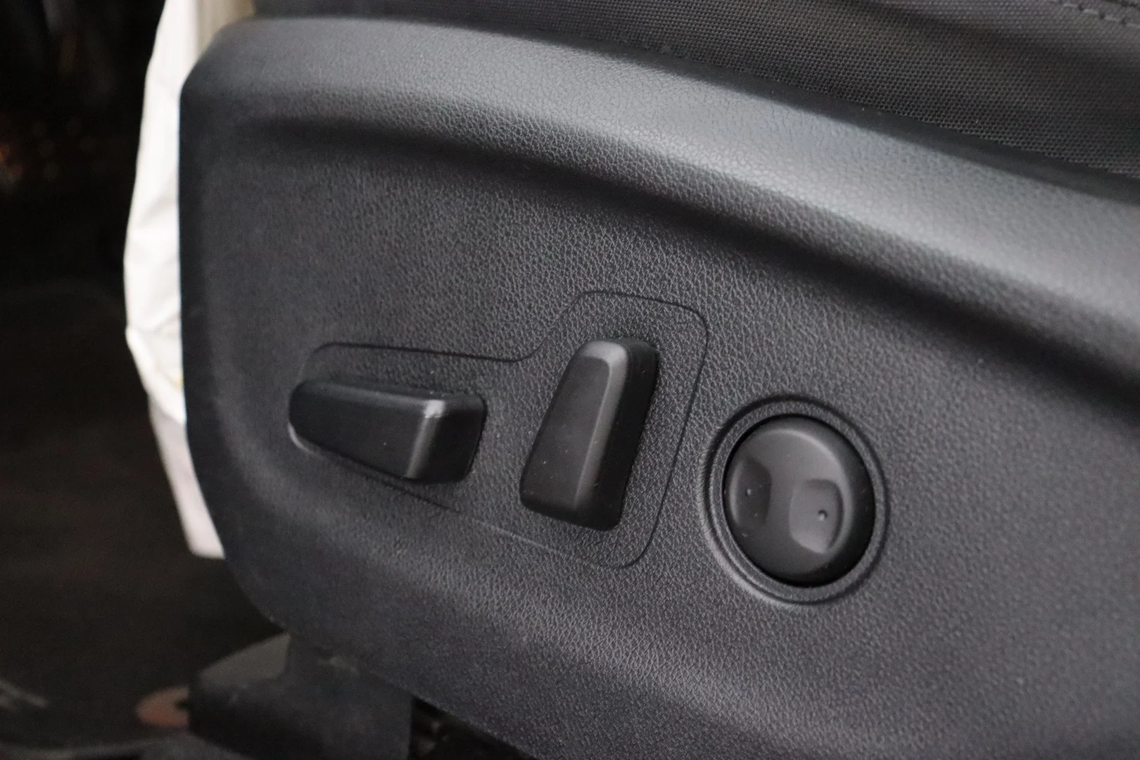 Car Image - 3xN2OIvzRXBdMrvvrc1oC6