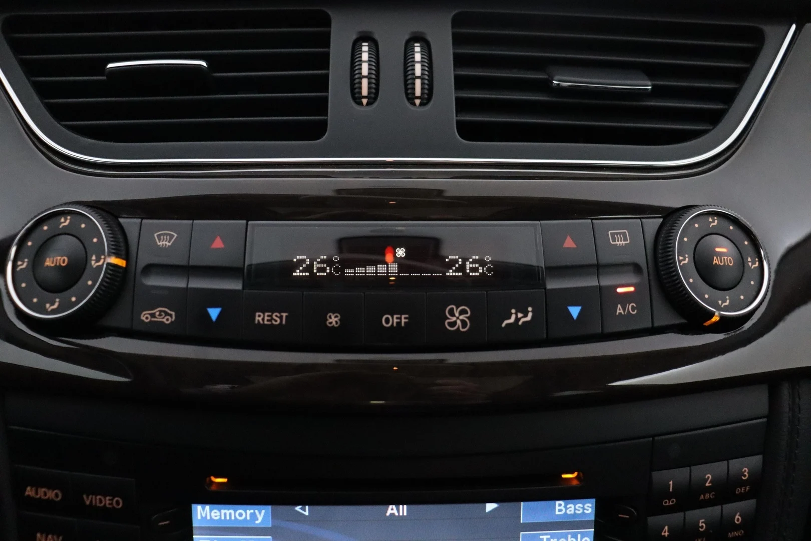 Car Image - 2K2PFJF0axmdAznzsYCeh0