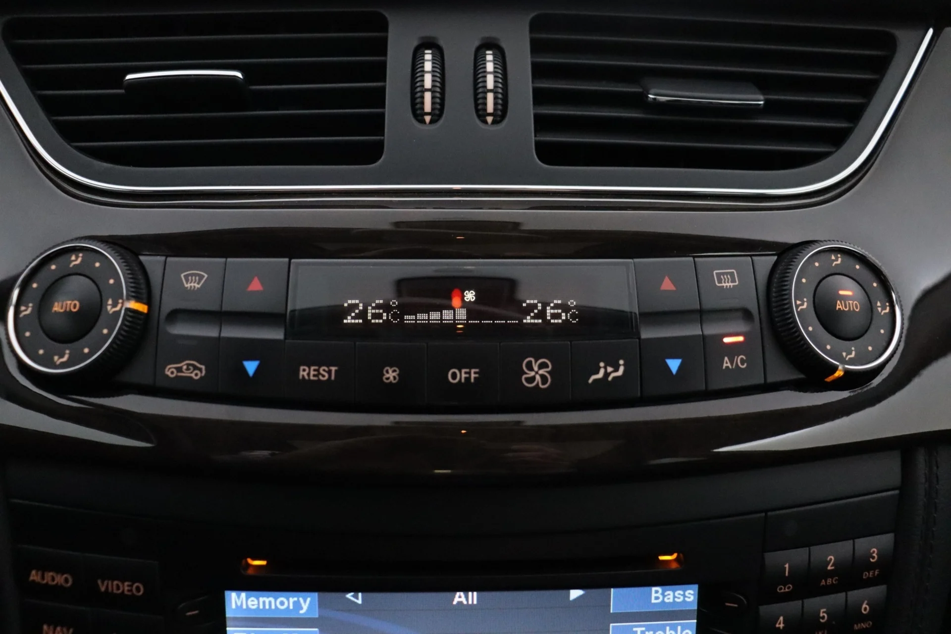 Car Image - 2K2PFJF0axmdAznzsYCeh0