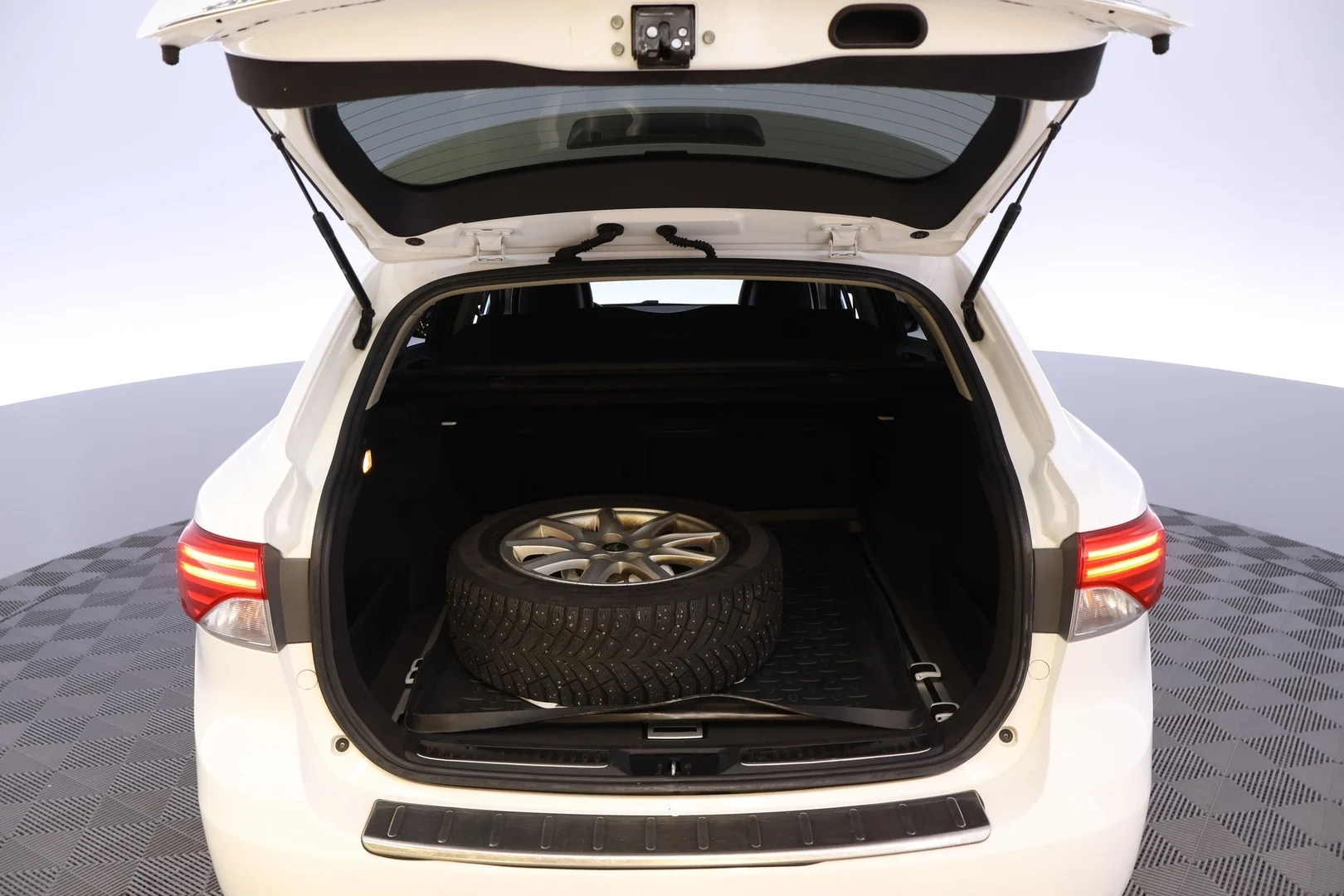 Car Image - Elyfe4bzUJAyDkmMQUpMU