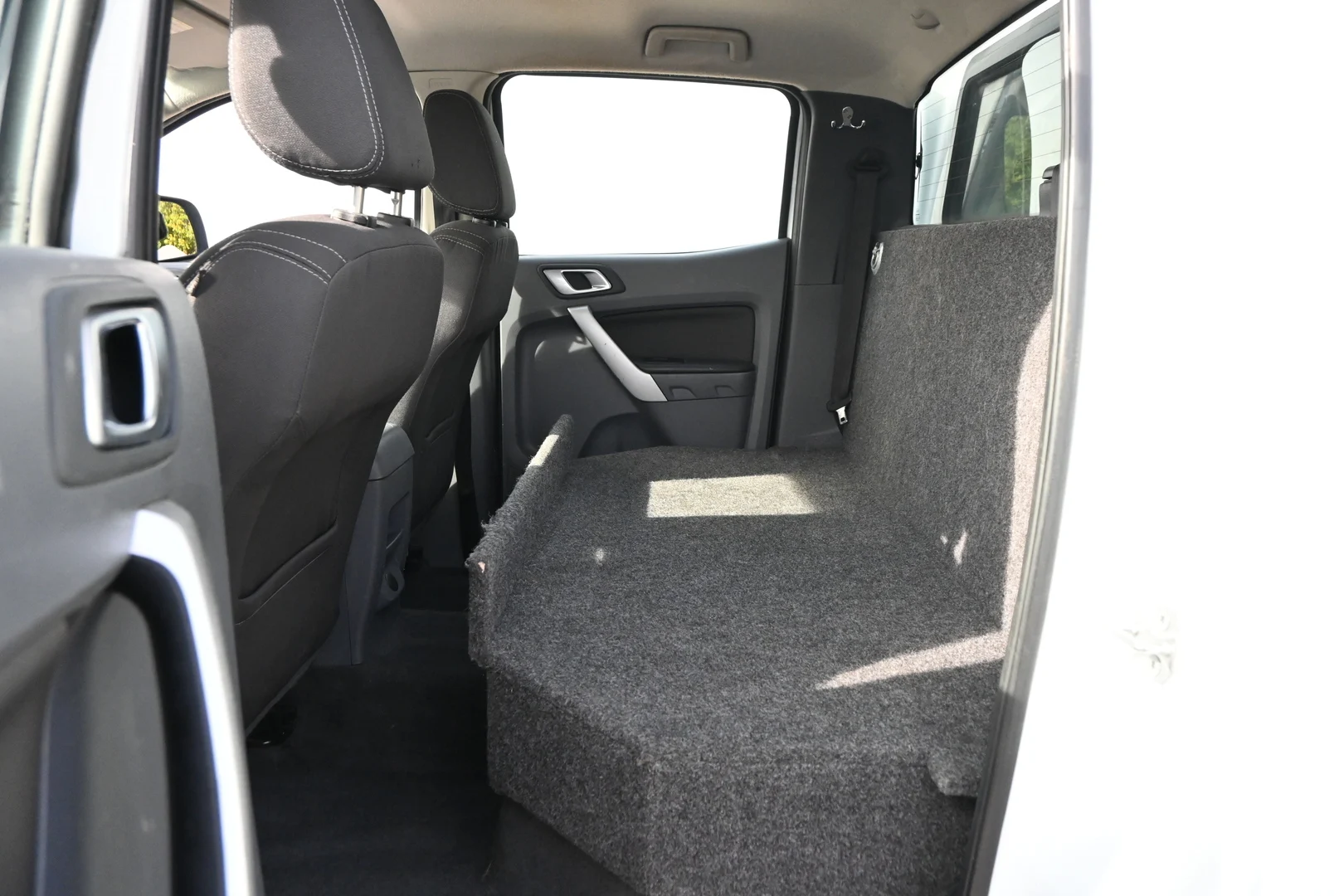 Car Image - 1S1YV34R5Fo63omzLqSFKZ