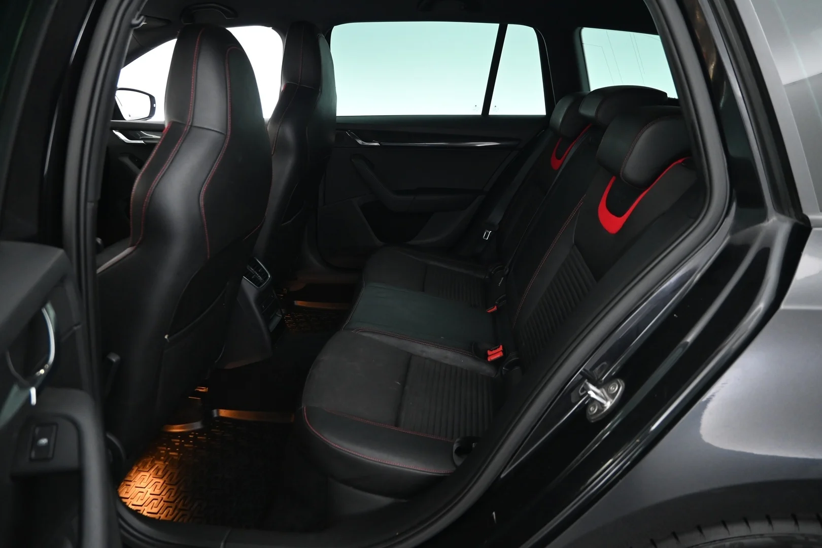 Car Image - 22ClI6chcd3oZBm3NhZmpM