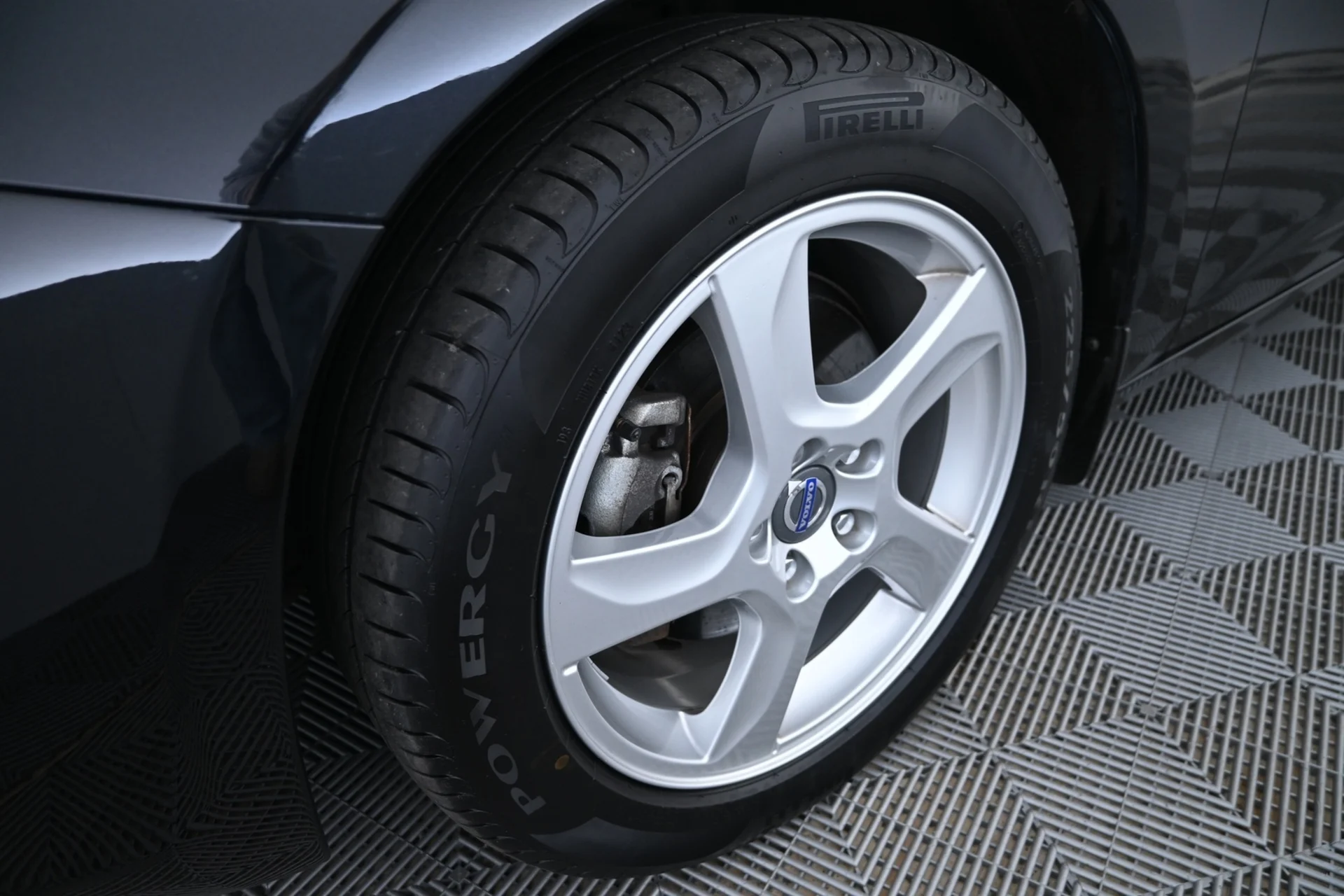 Car Image - 4P1YR2oUCeiIVDSBqENNZG