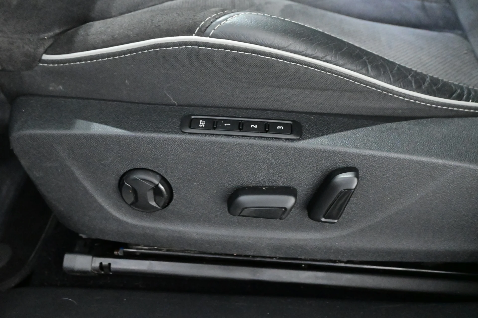 Car Image - 4hUAvzFZEvcBcBqsCVHheu